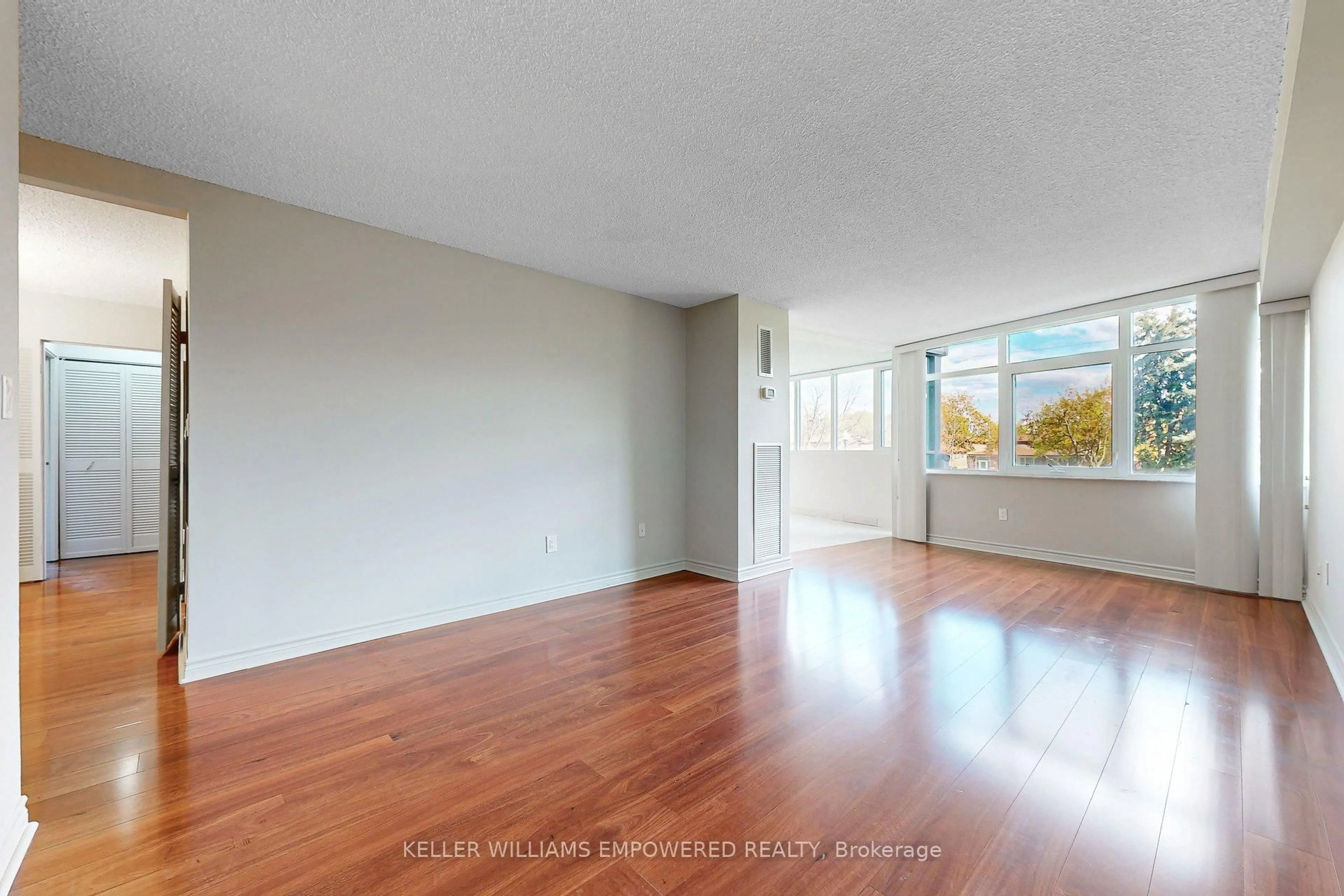 A pic of a room for 90 Fisherville Rd #203, Toronto Ontario M2R 3J9