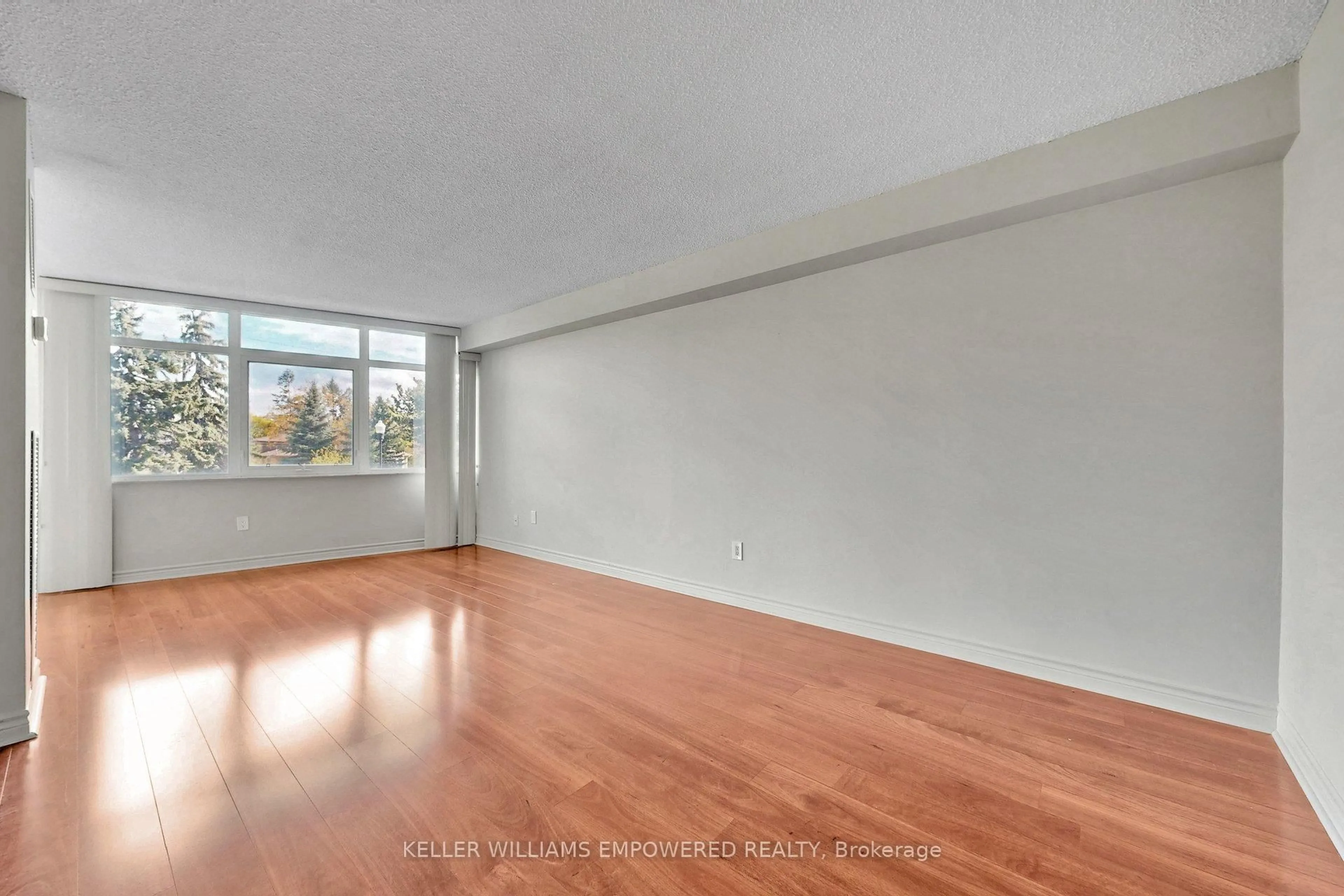 A pic of a room for 90 Fisherville Rd #203, Toronto Ontario M2R 3J9