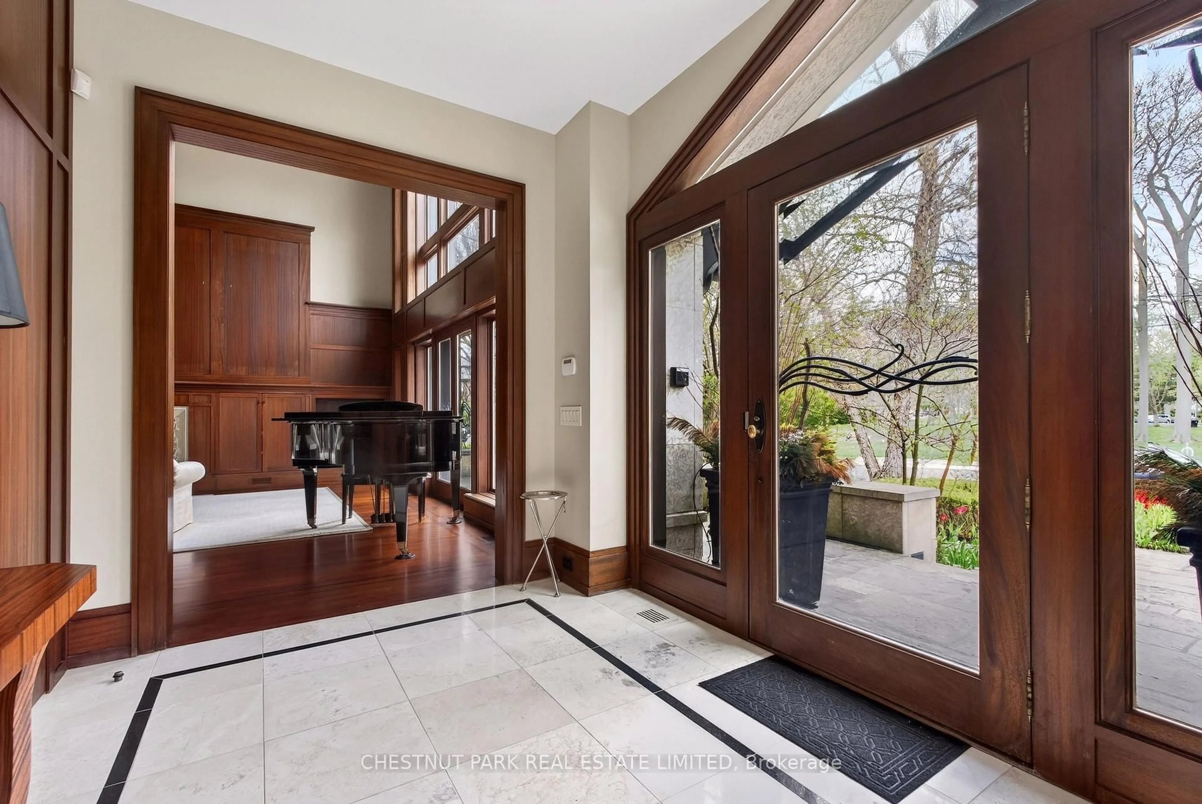 Indoor foyer for 177 Roxborough Dr, Toronto Ontario M4W 1X7