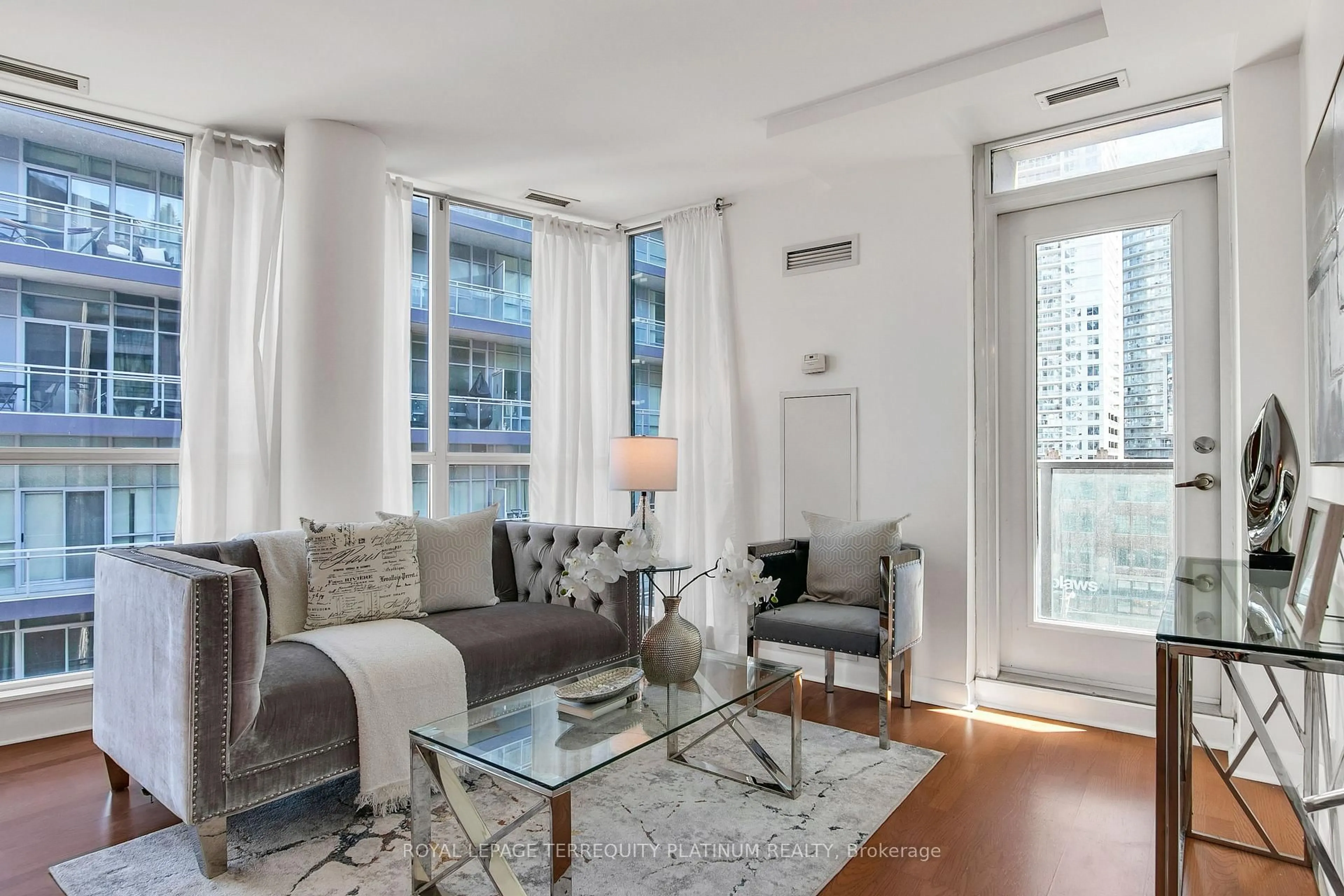Living room with furniture, unknown for 600 Fleet St #727, Toronto Ontario M5V 1B7