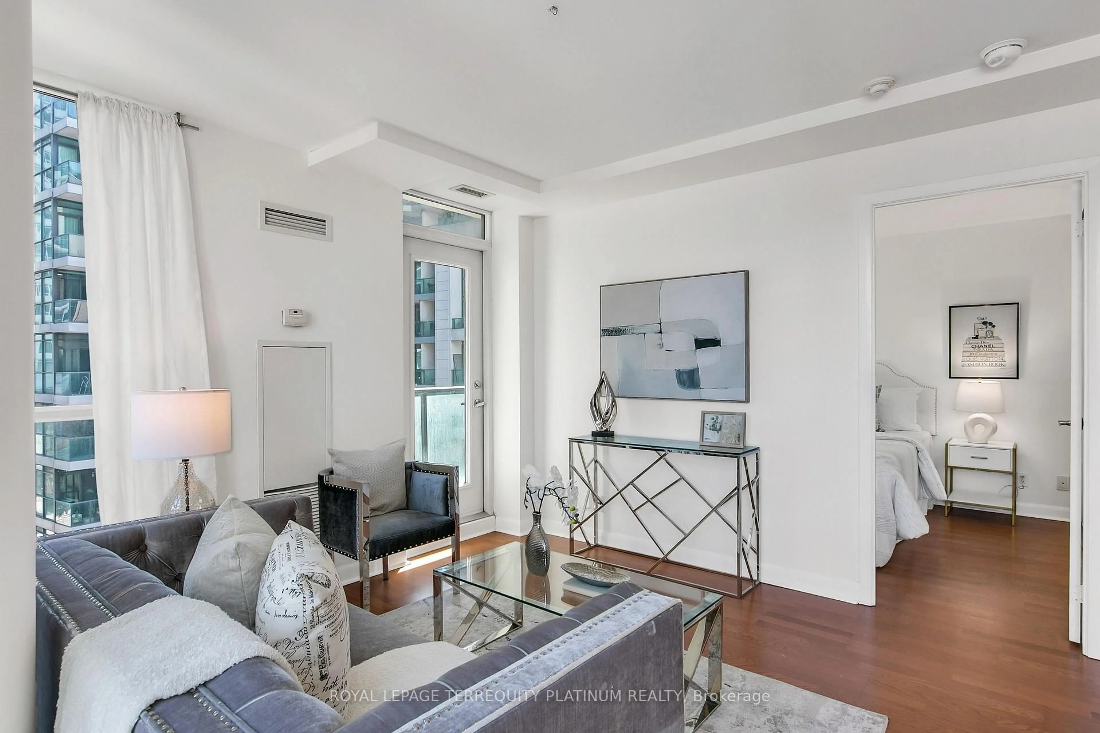 Living room with furniture, unknown for 600 Fleet St #727, Toronto Ontario M5V 1B7
