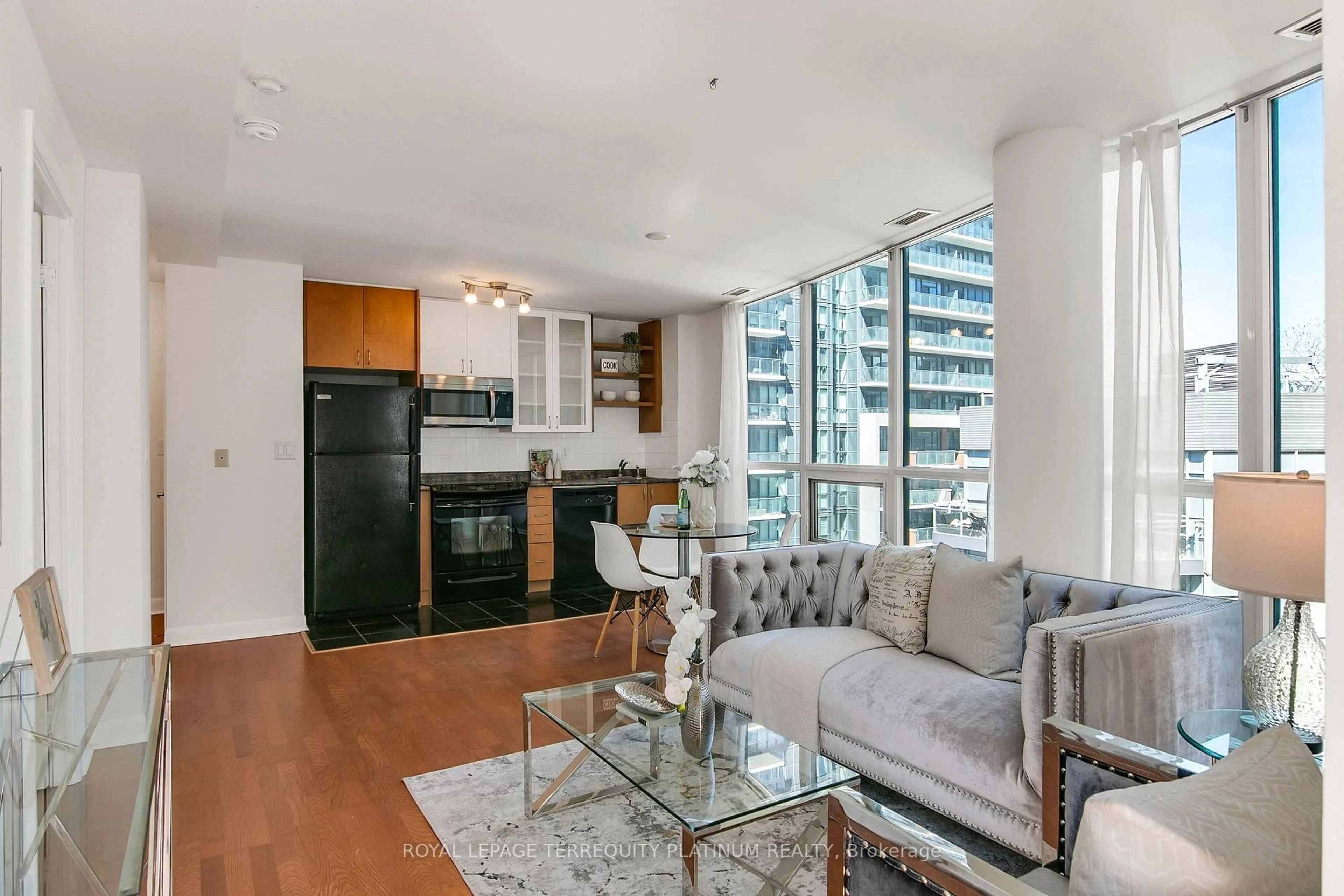 Living room with furniture, unknown for 600 Fleet St #727, Toronto Ontario M5V 1B7