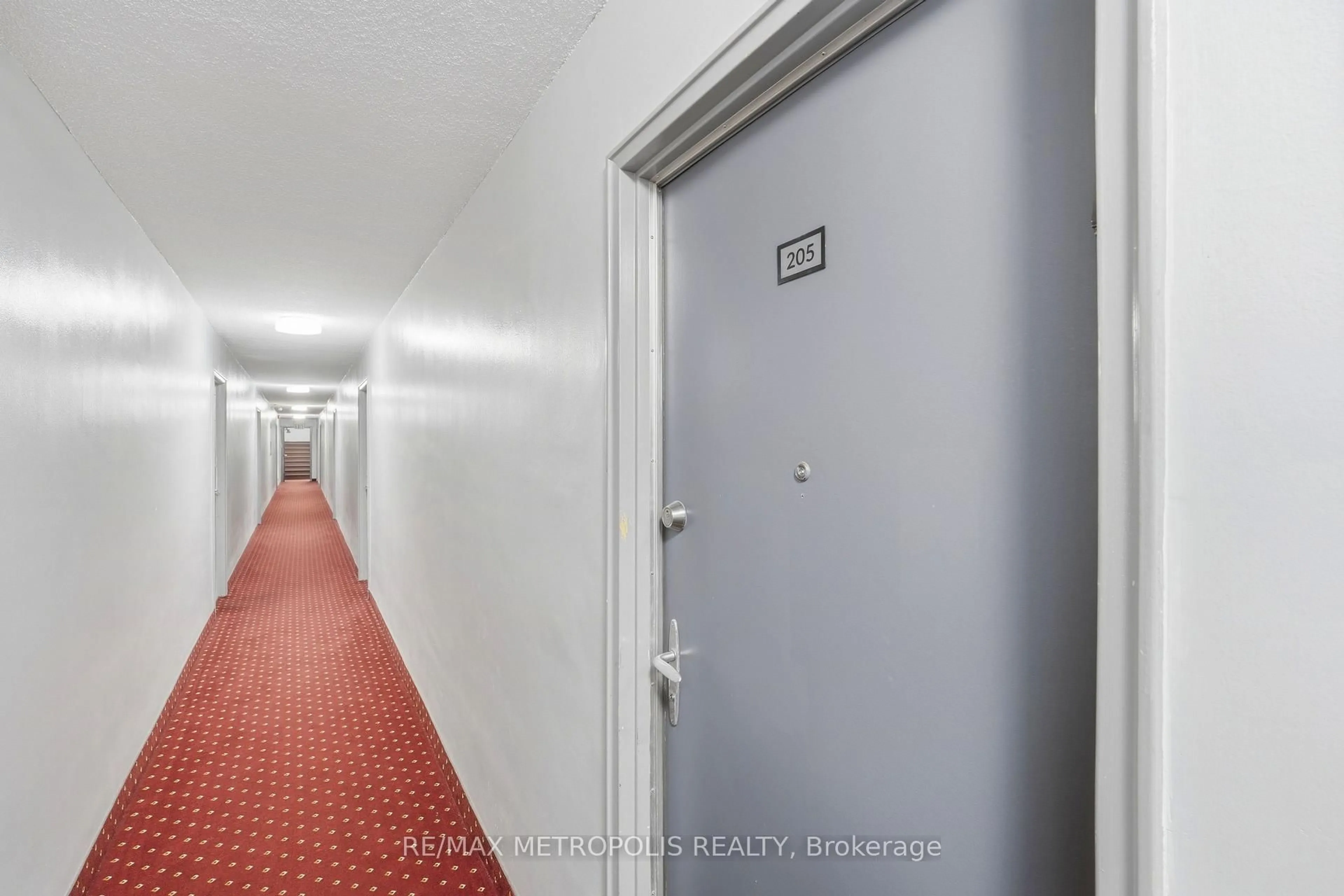 Unknown for 5877 Bathurst St #205, Toronto Ontario M2R 1Y7