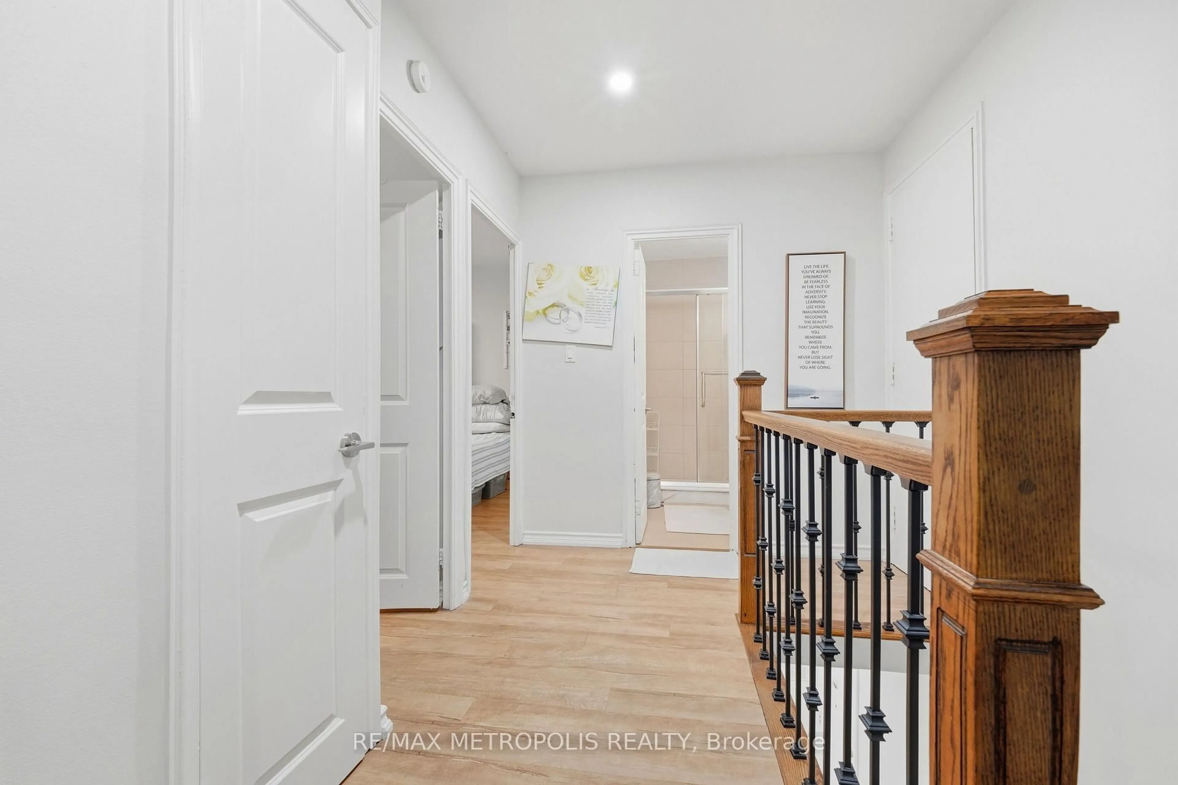 Indoor entryway for 5877 Bathurst St #205, Toronto Ontario M2R 1Y7