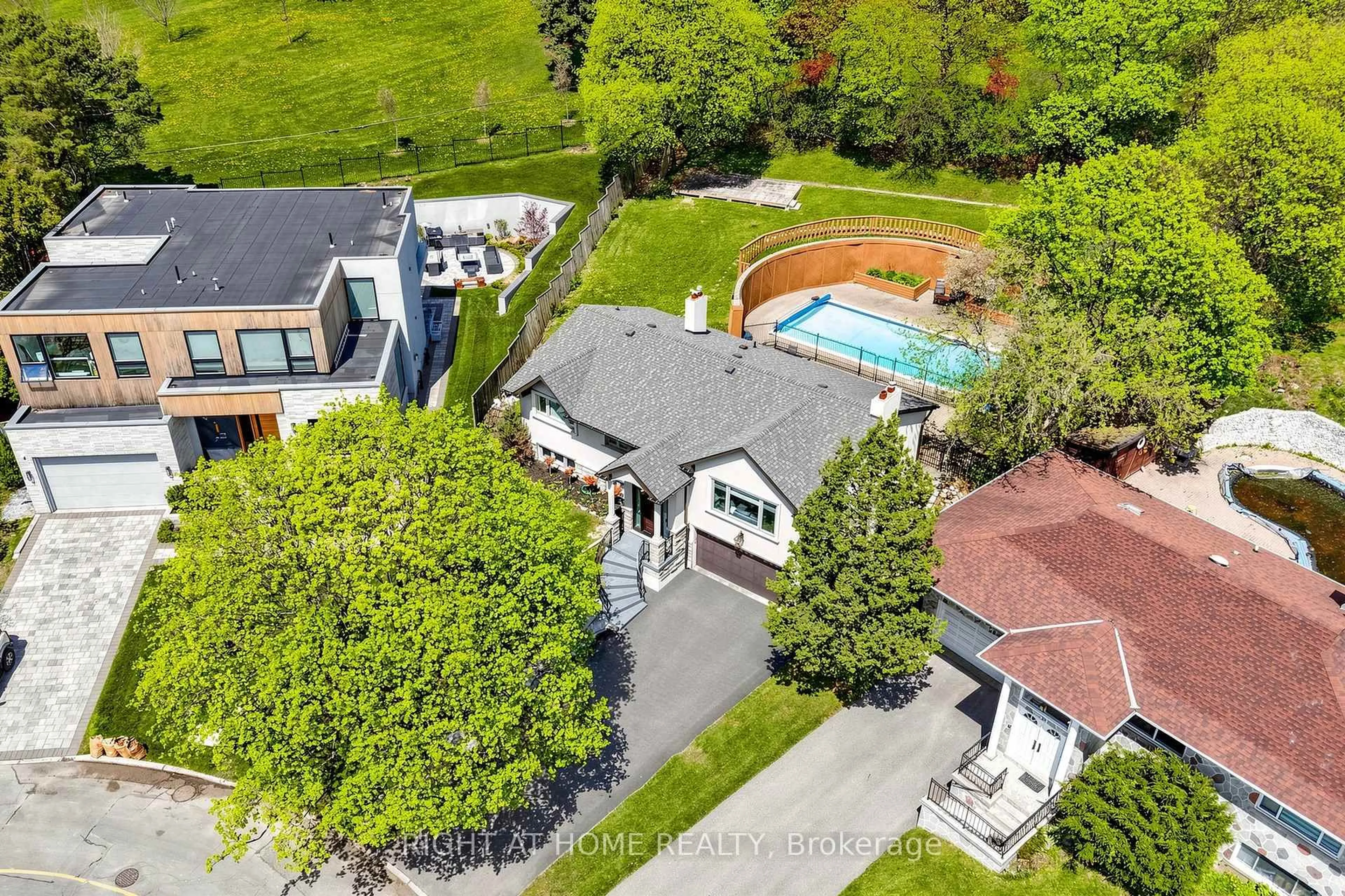 A pic from outside/outdoor area/front of a property/back of a property/a pic from drone, street for 41 Larabee Cres, Toronto Ontario M3A 3E6