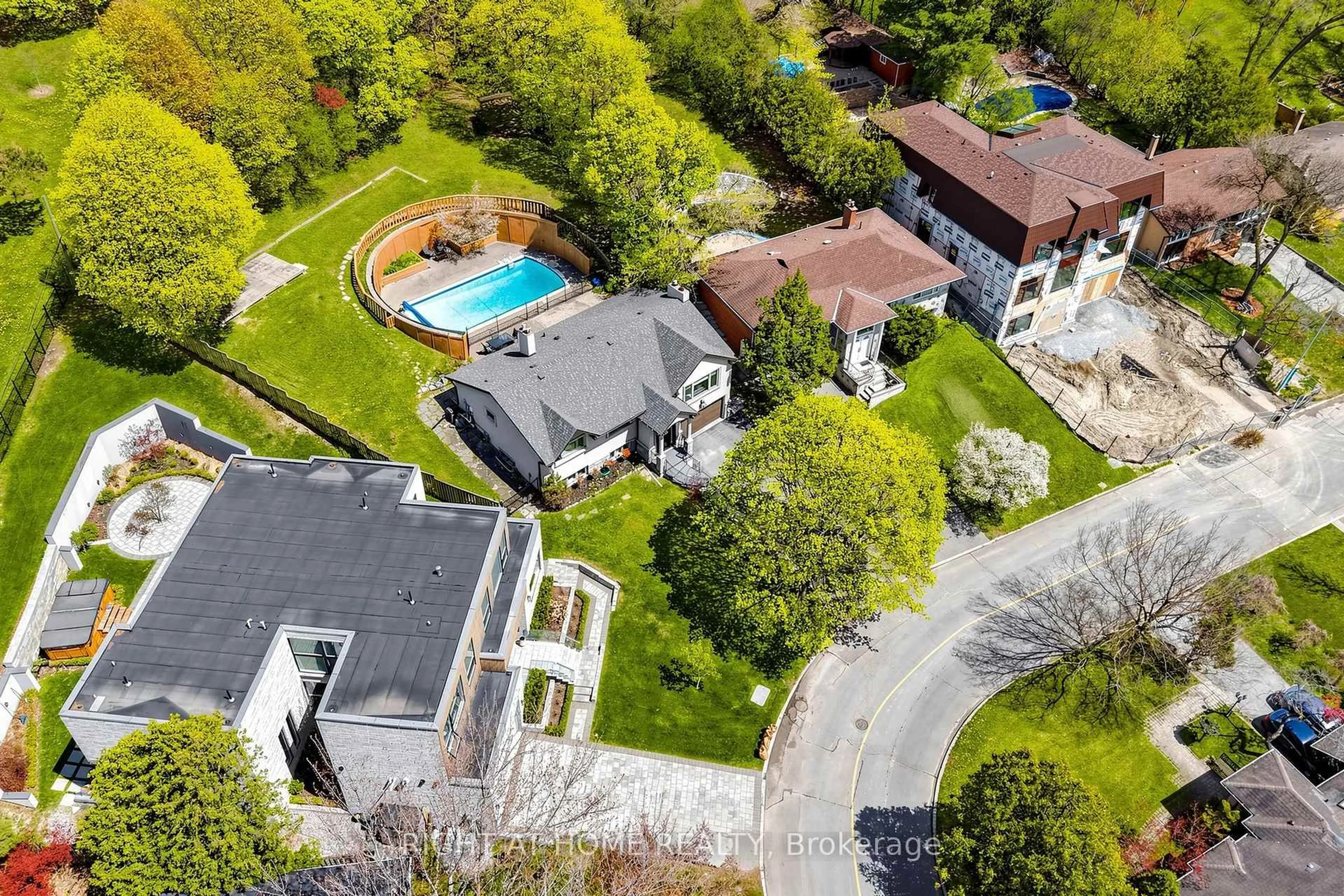 A pic from outside/outdoor area/front of a property/back of a property/a pic from drone, street for 41 Larabee Cres, Toronto Ontario M3A 3E6