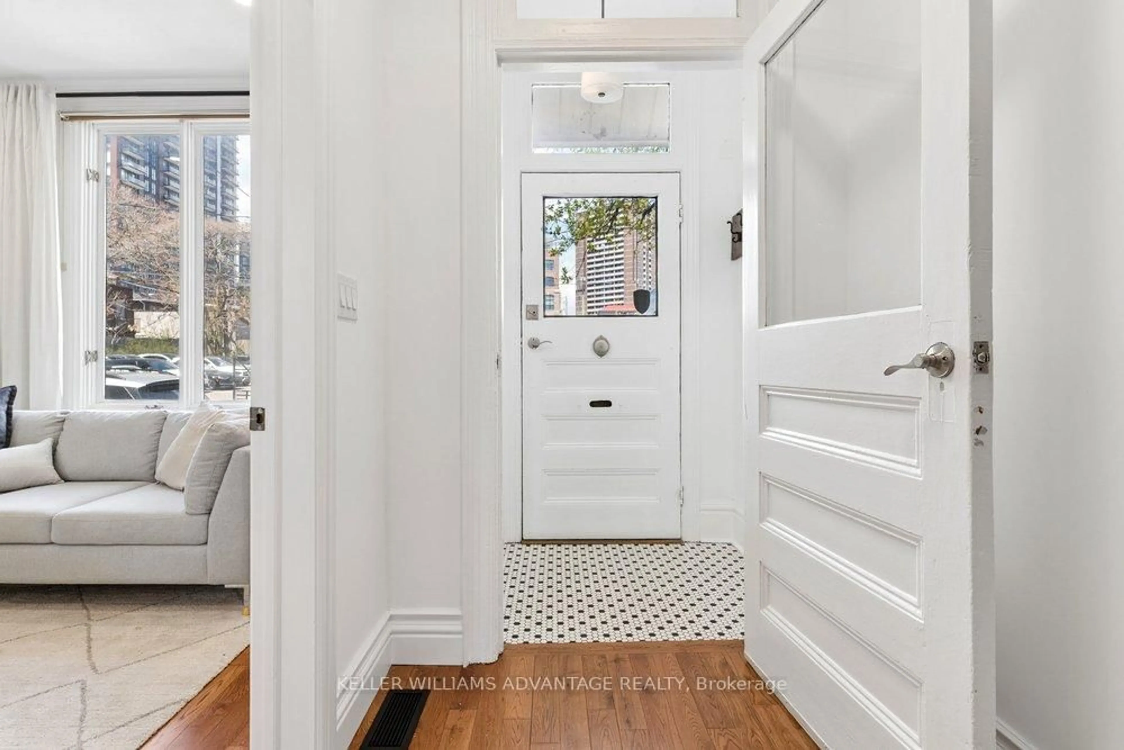 Indoor entryway for 5 Mark St, Toronto Ontario M5A 1Z3