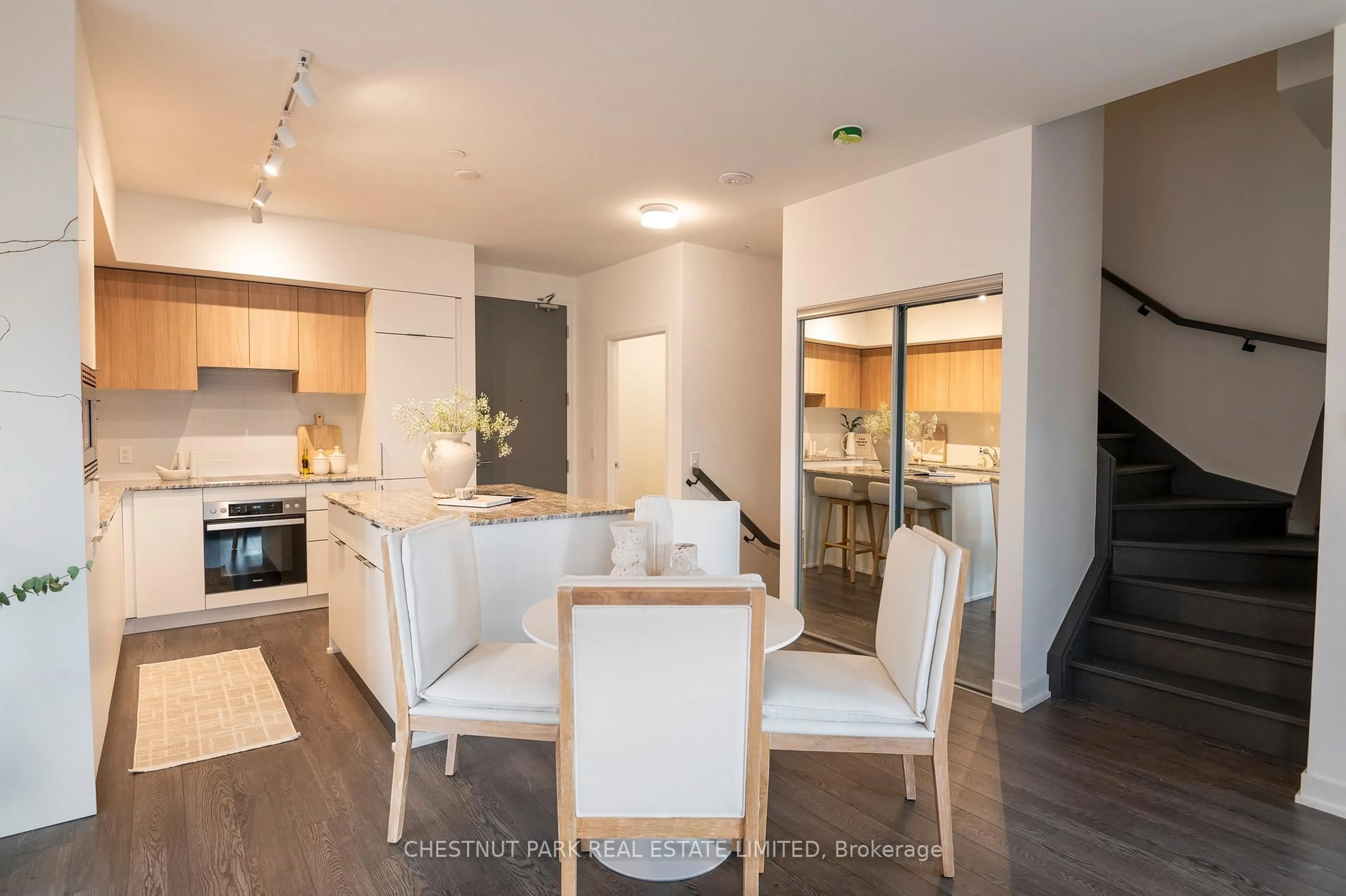 Open concept kitchen, wood/laminate floor for 20 O'Neill Rd #TH 01, Toronto Ontario M3C 0R2