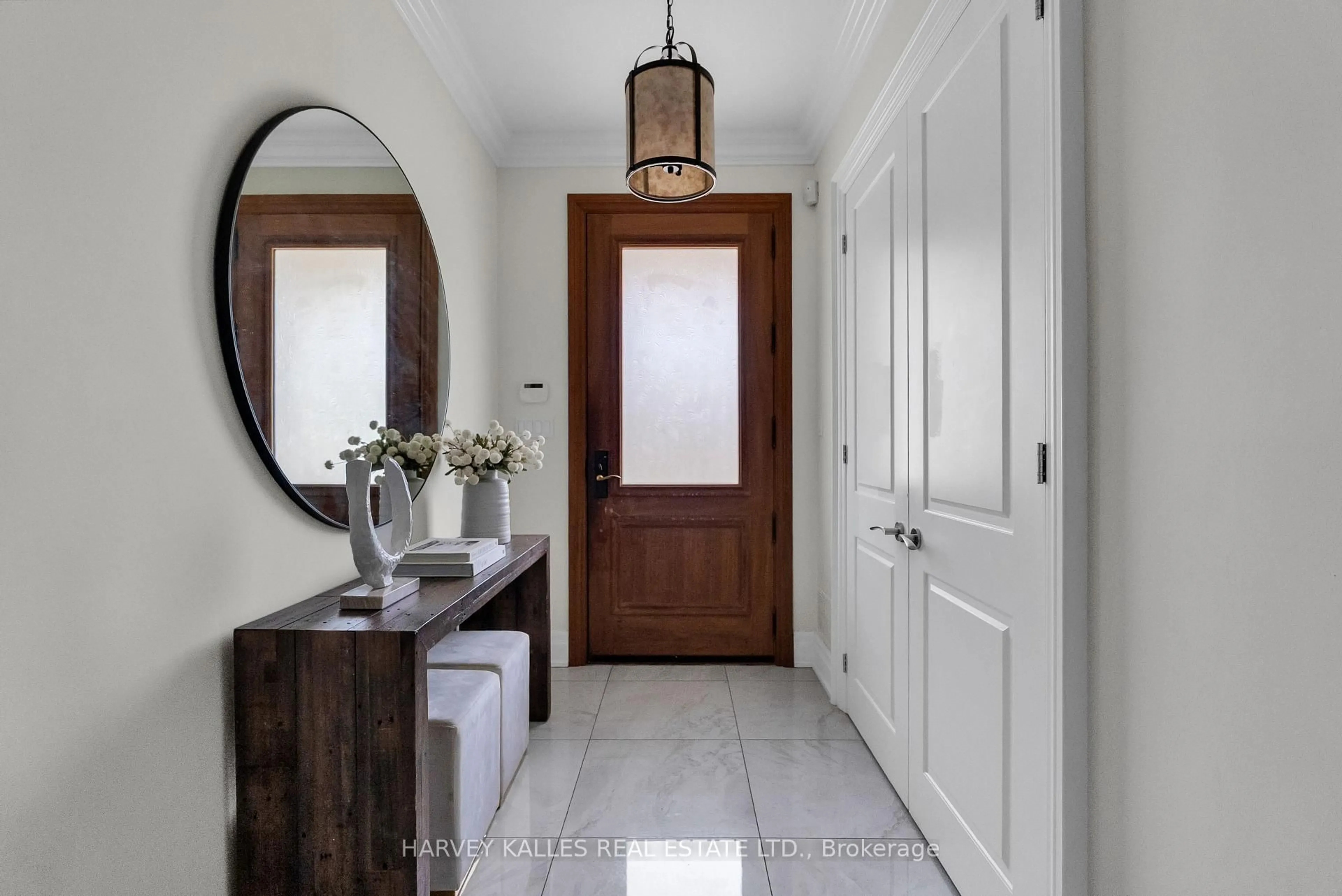Indoor entryway for 80 Lynnhaven Rd, Toronto Ontario M6A 2K9