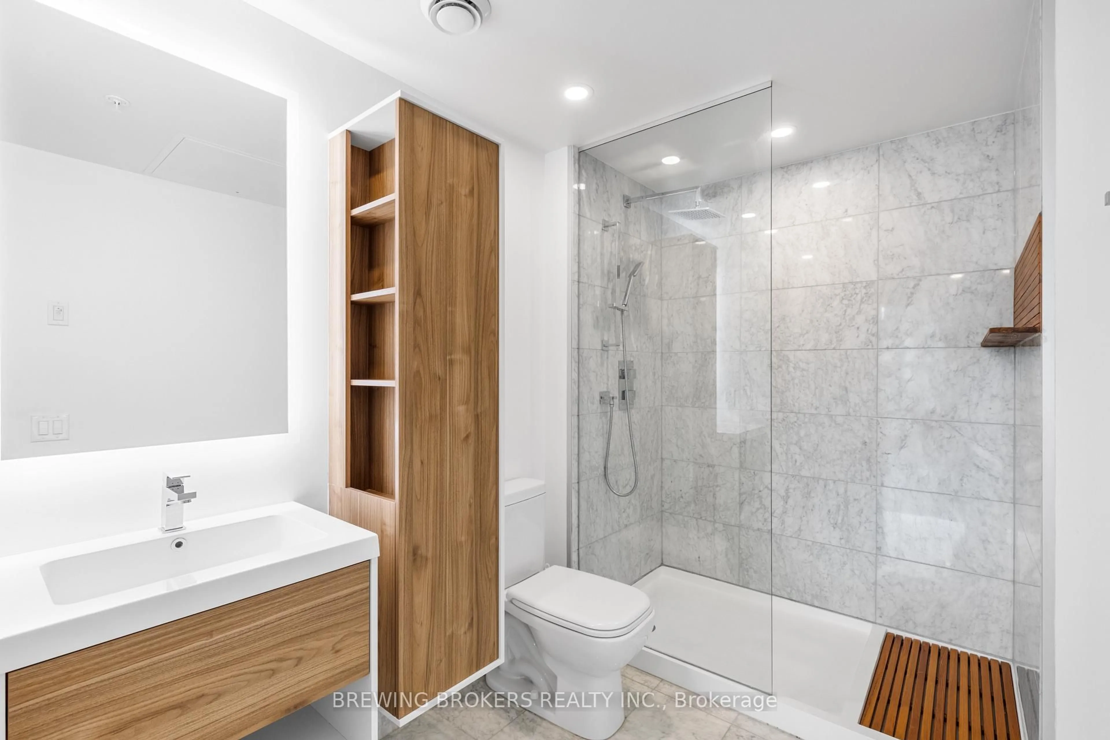 Contemporary bathroom, ceramic/tile floor for 629 King St W St #PH1411, Toronto Ontario M5V 0G9