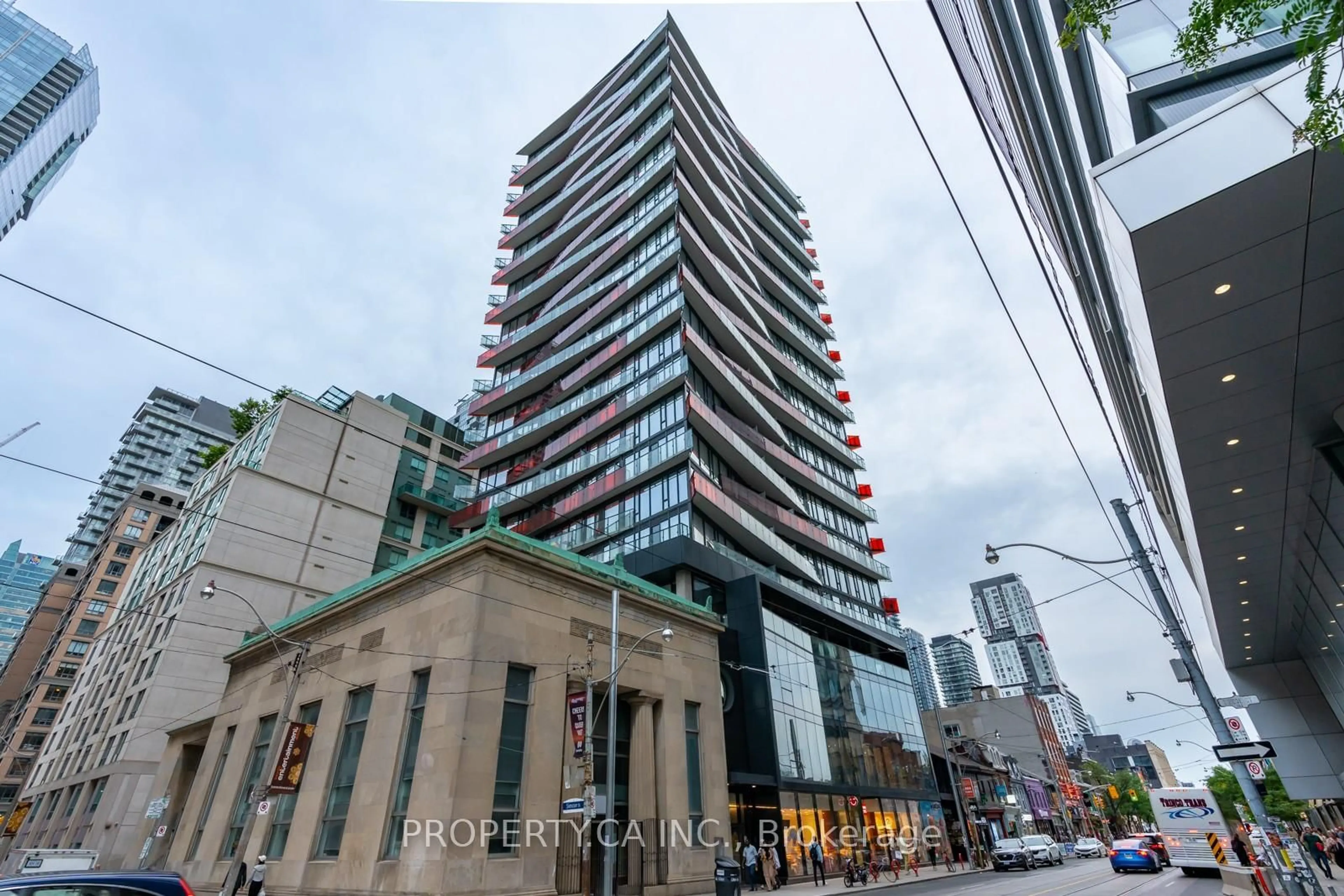 Indoor foyer for 215 Queen St #1616, Toronto Ontario M5V 0P5