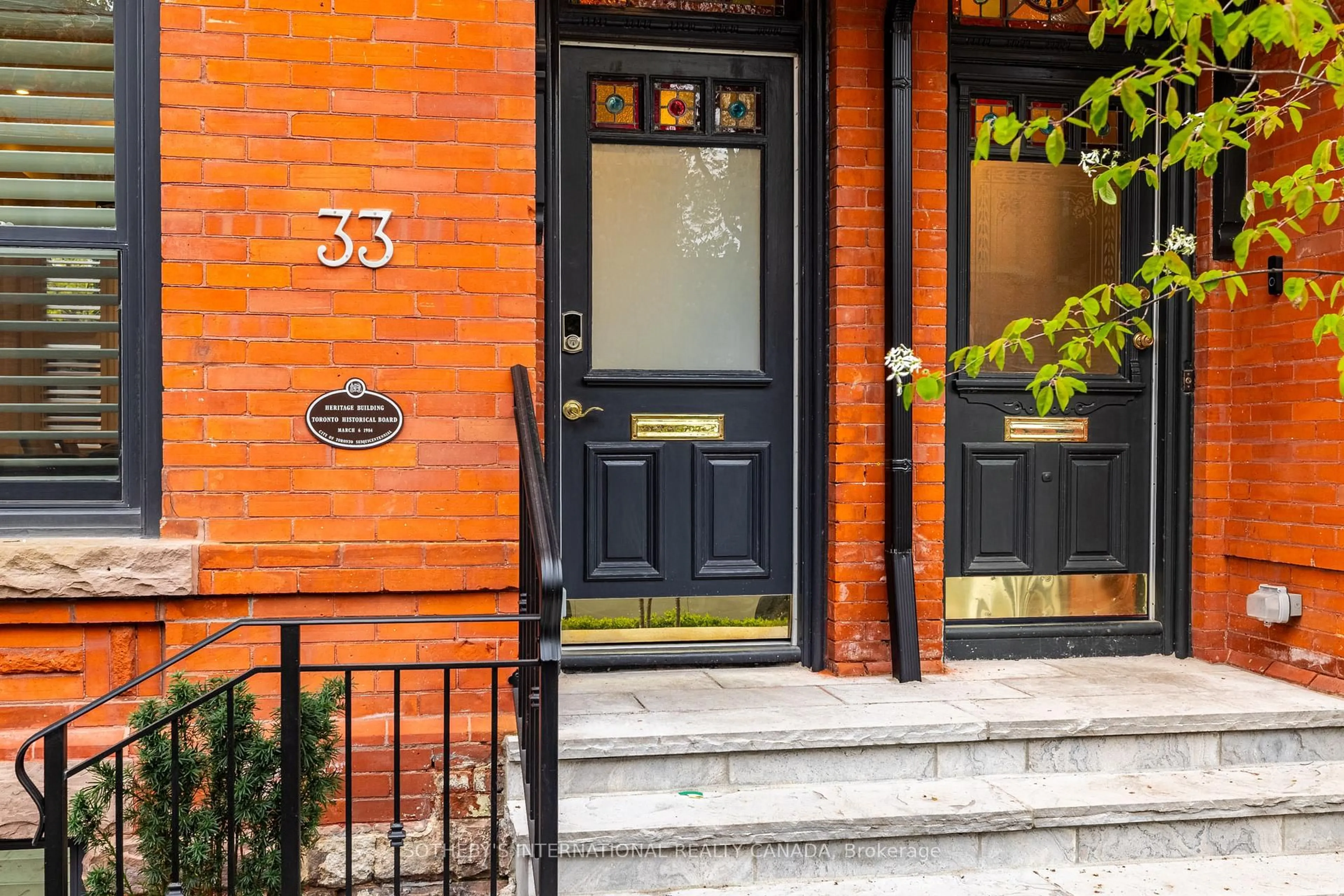 Unknown for 33 Tranby Ave, Toronto Ontario M5R 1N4