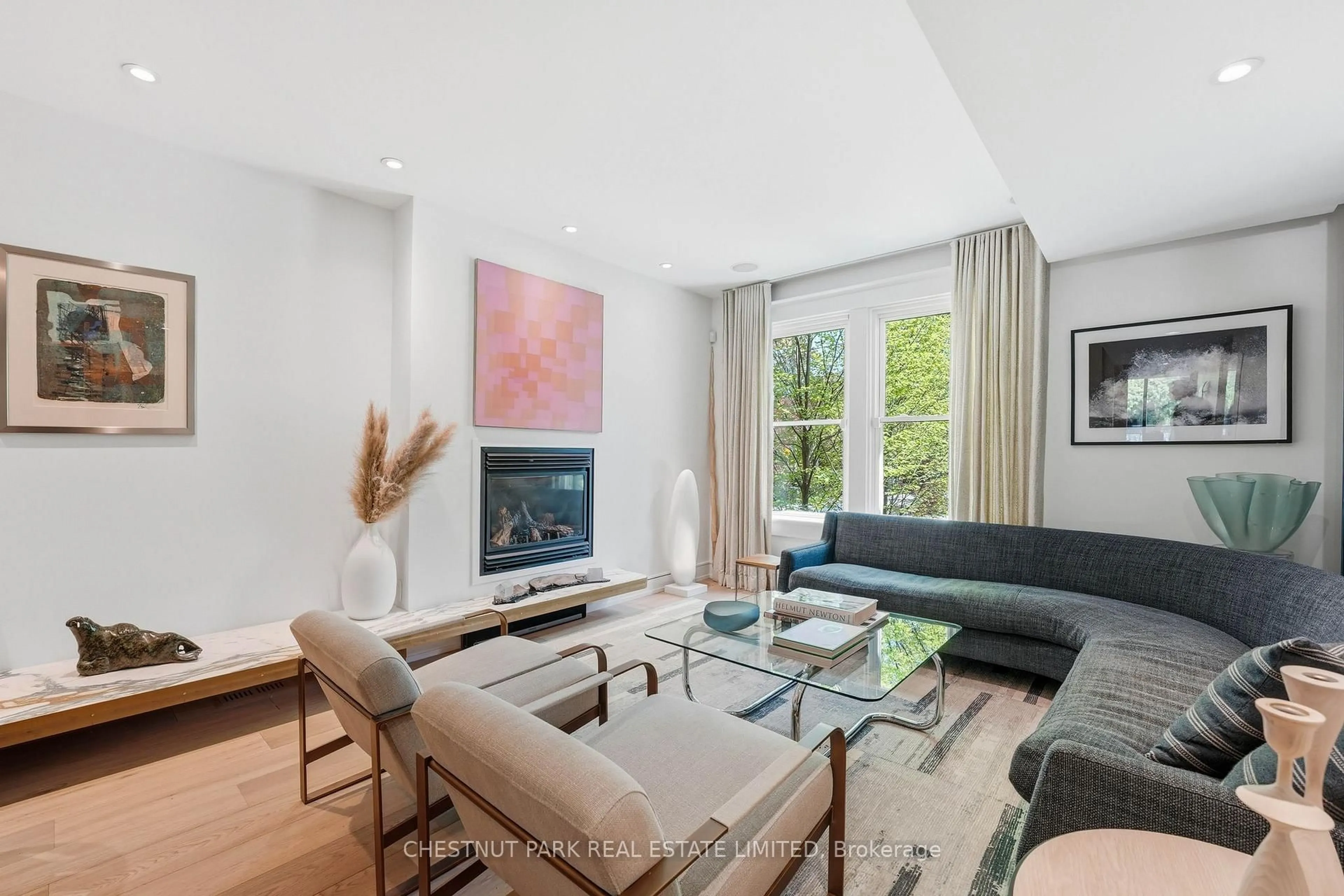 Living room with furniture, unknown for 154 Cottingham St, Toronto Ontario M4V 1C3
