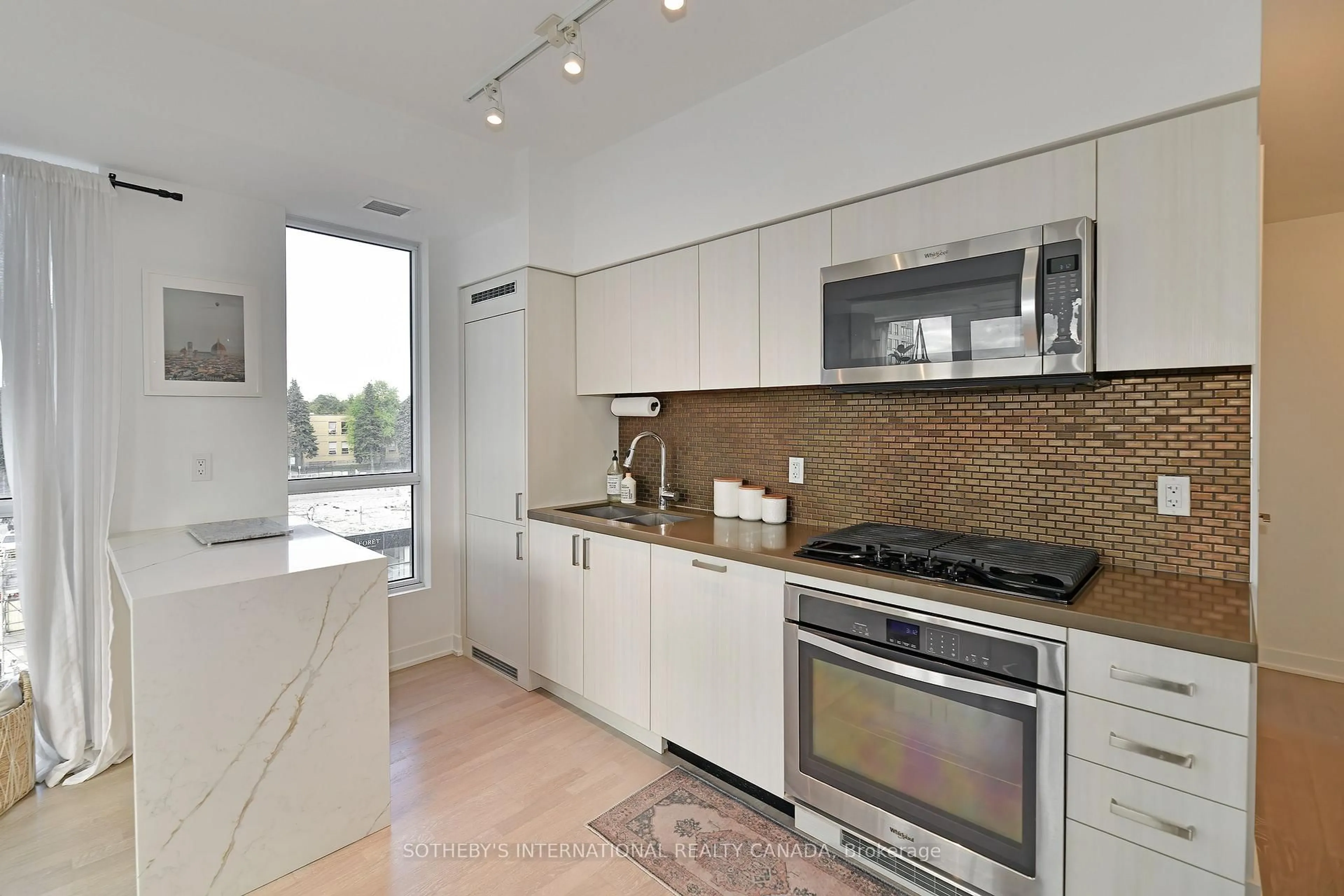 Unknown for 501 St Clair Ave #326, Toronto Ontario M5P 0A2