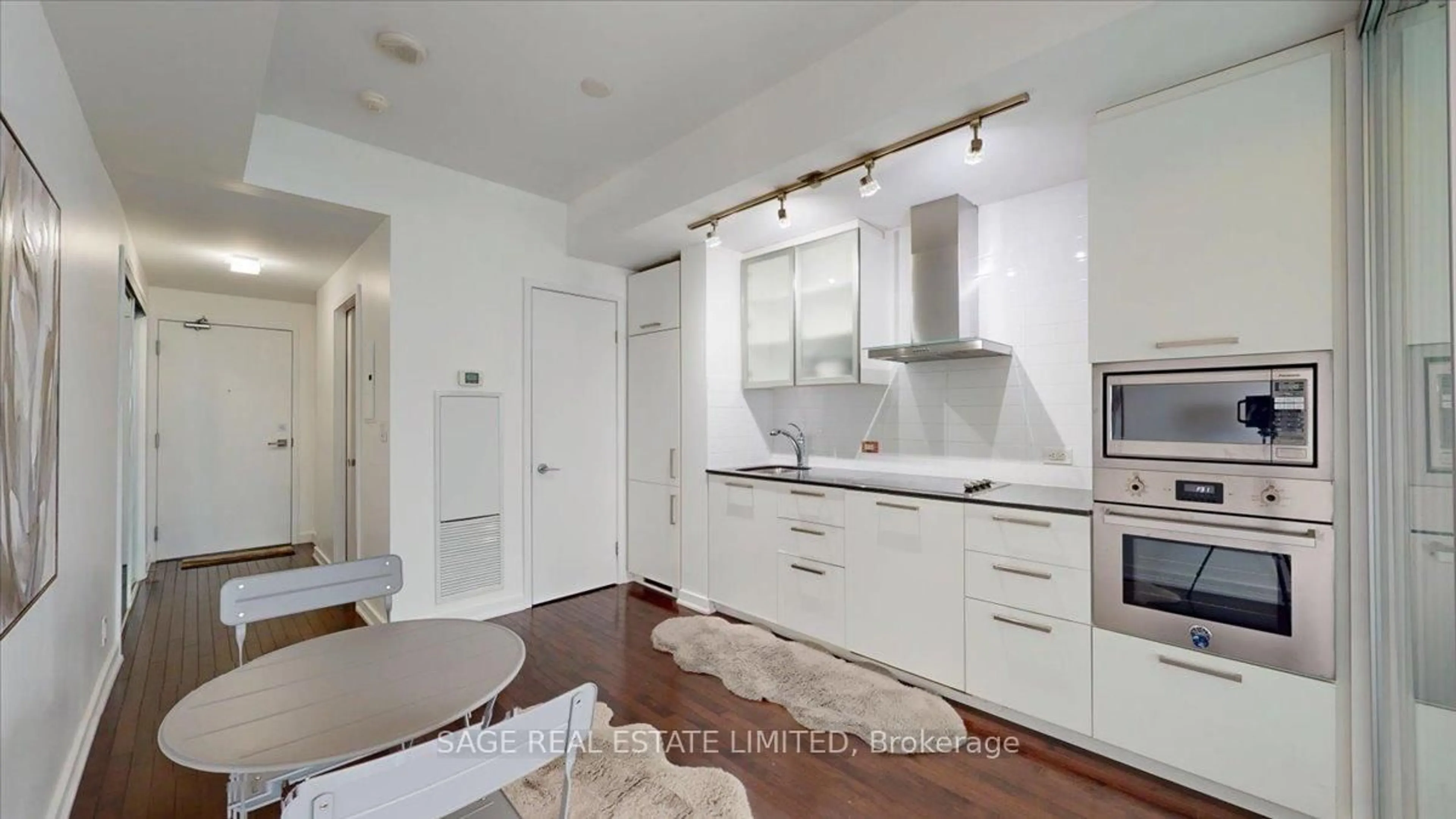 Open concept kitchen, ceramic/tile floor for 12 York St #3608, Toronto Ontario M5J 0A9