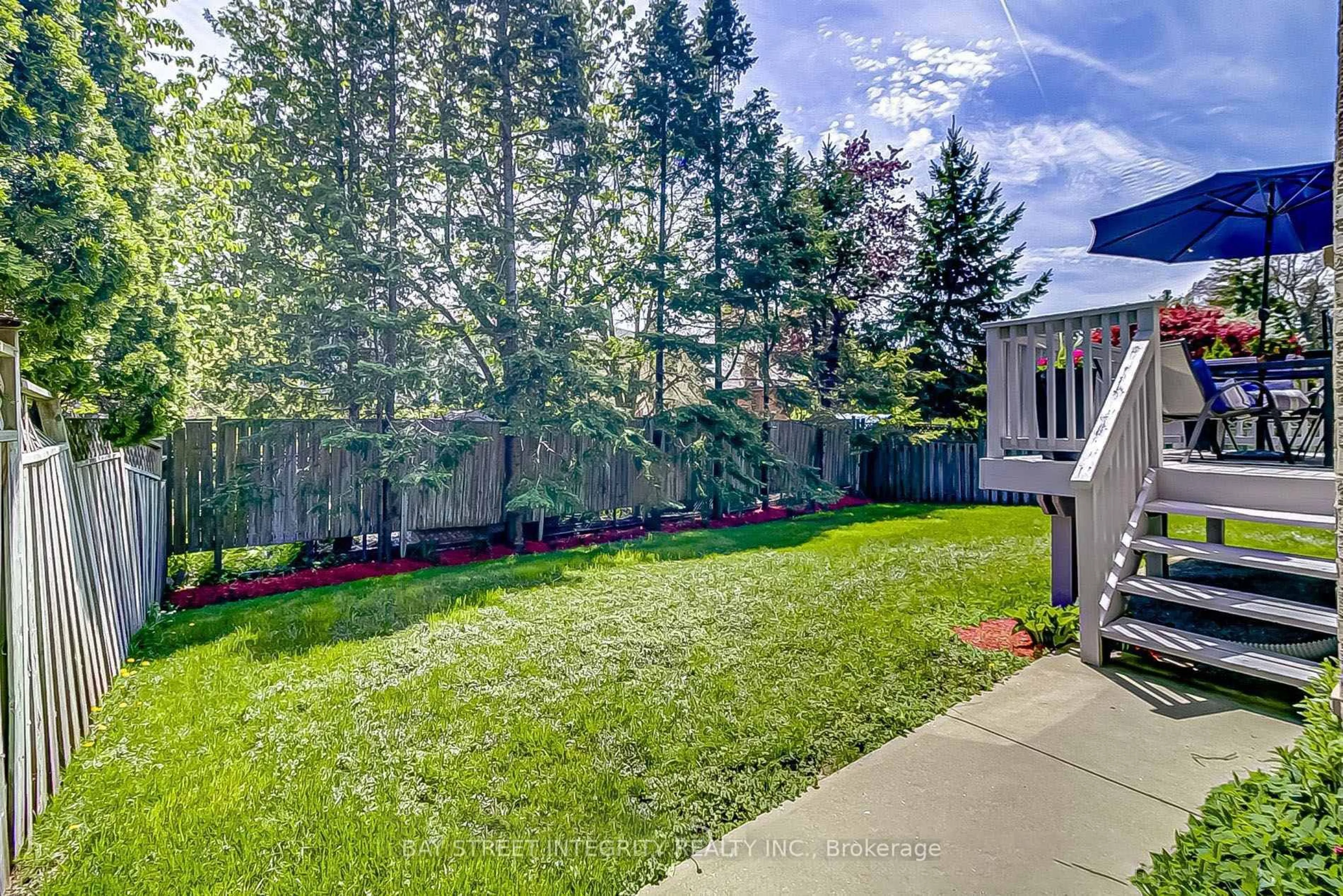 Patio, forest/trees view for 9 Jardin Hill Crt, Toronto Ontario M2H 3R8