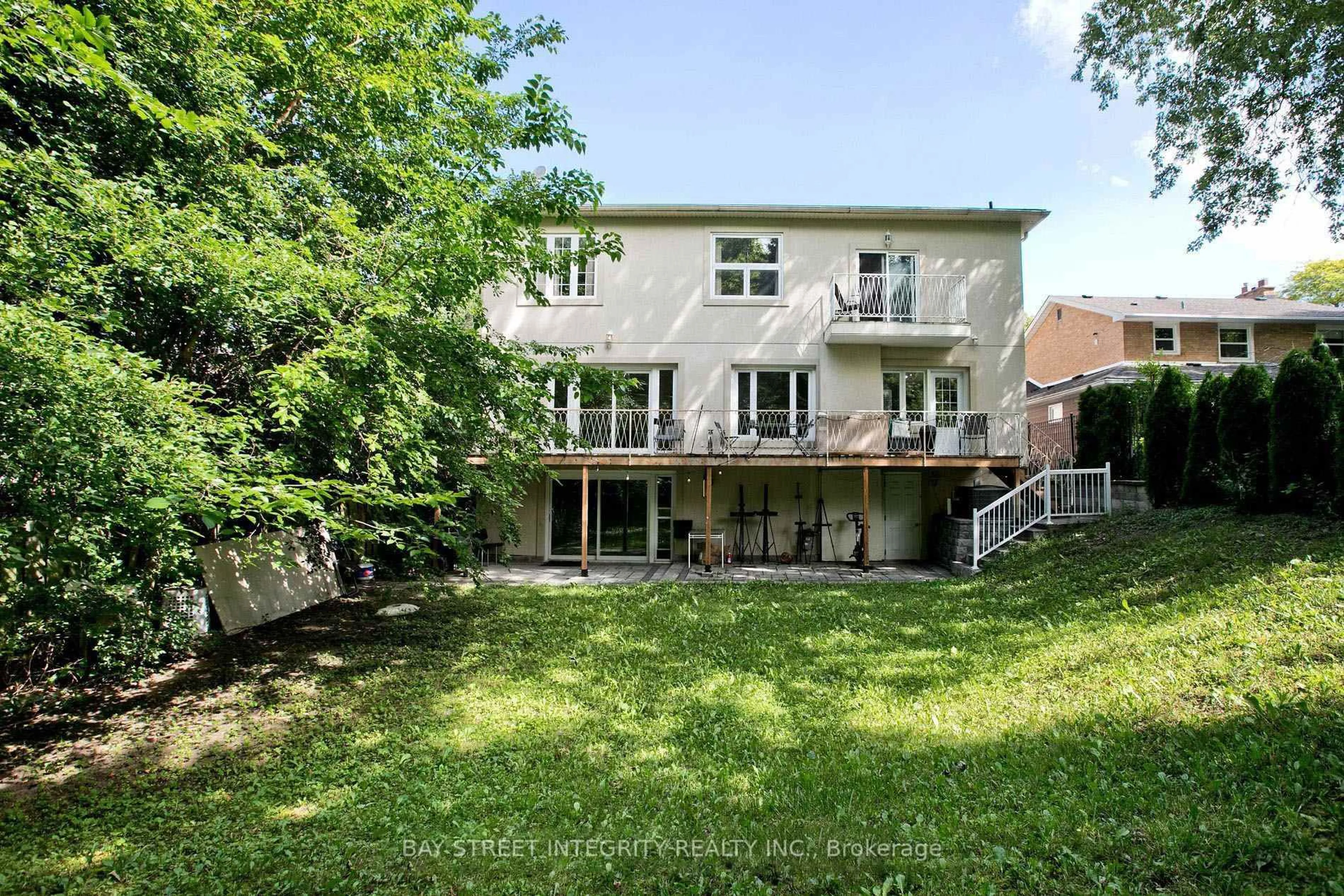 A pic from outside/outdoor area/front of a property/back of a property/a pic from drone, unknown for 17 Gustav Cres, Toronto Ontario M2M 2C6
