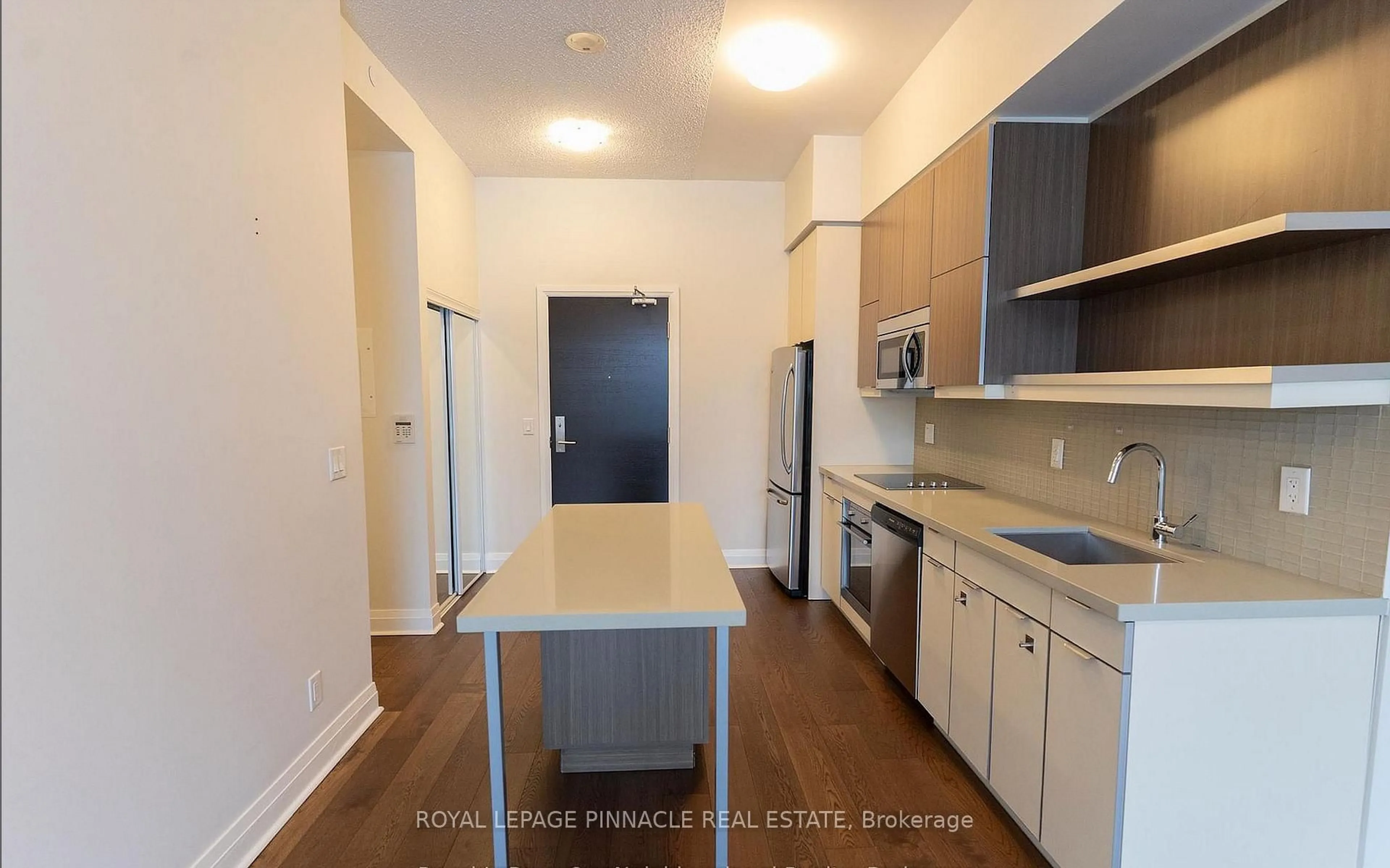 Standard kitchen, unknown for 399 Spring Garden Ave #112, Toronto Ontario M2N 3H6