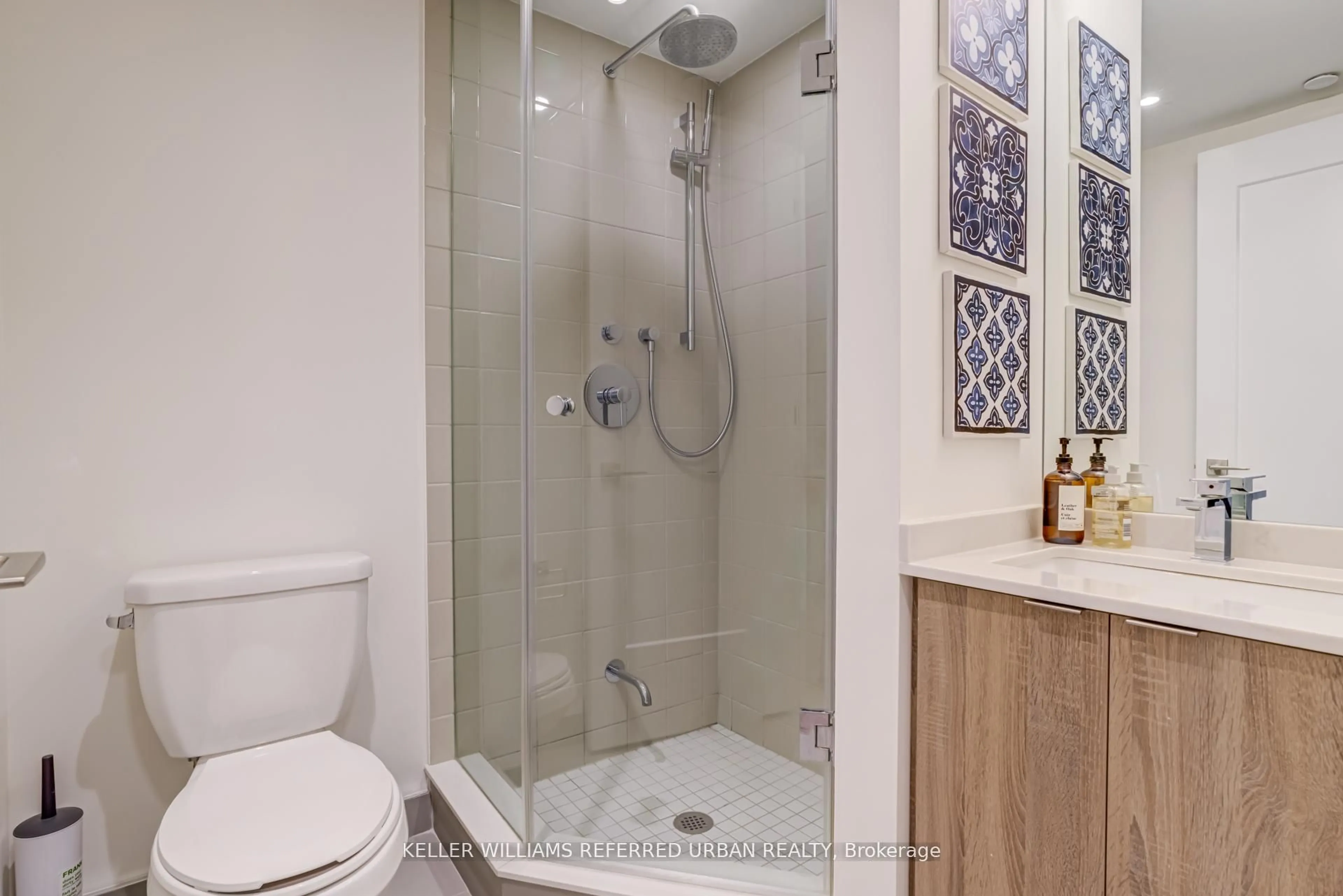 Standard bathroom, ceramic/tile floor for 840 St Clair Ave #609, Toronto Ontario M6C 0A4