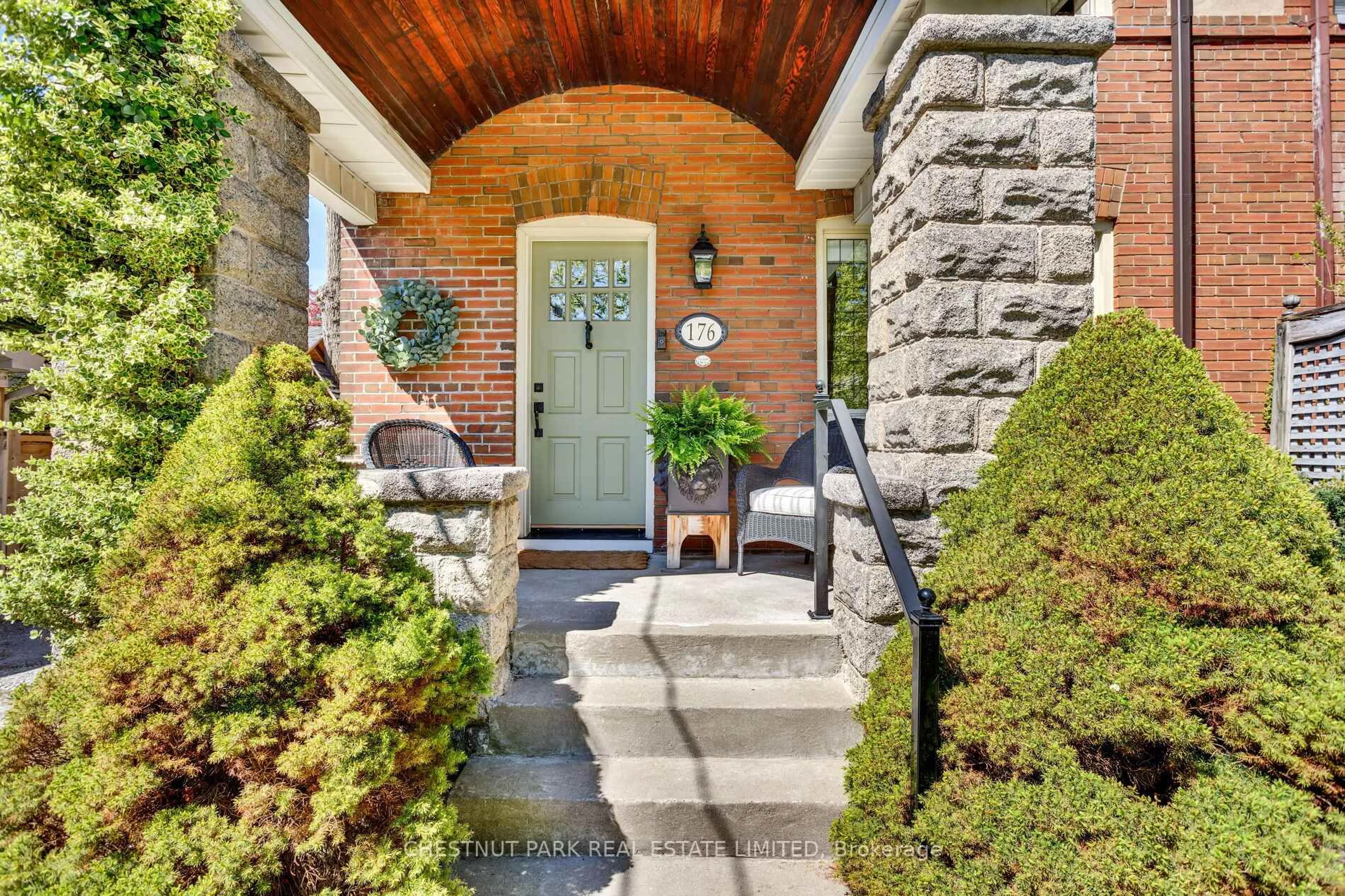 Indoor entryway for 176 Forman Ave, Toronto Ontario M4S 2S2
