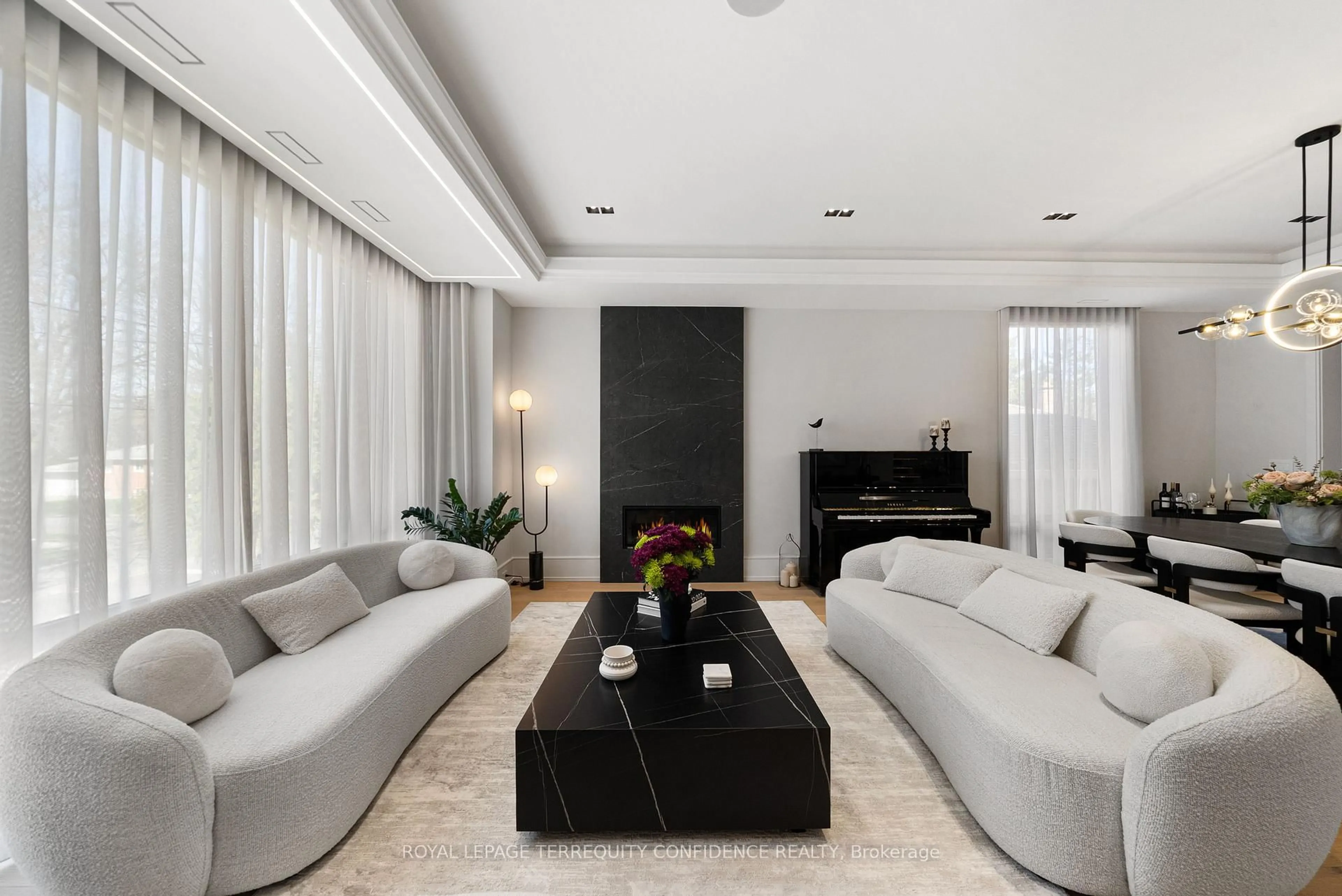 Living room with furniture, unknown for 35 Nipigon Ave, Toronto Ontario M2M 2V7