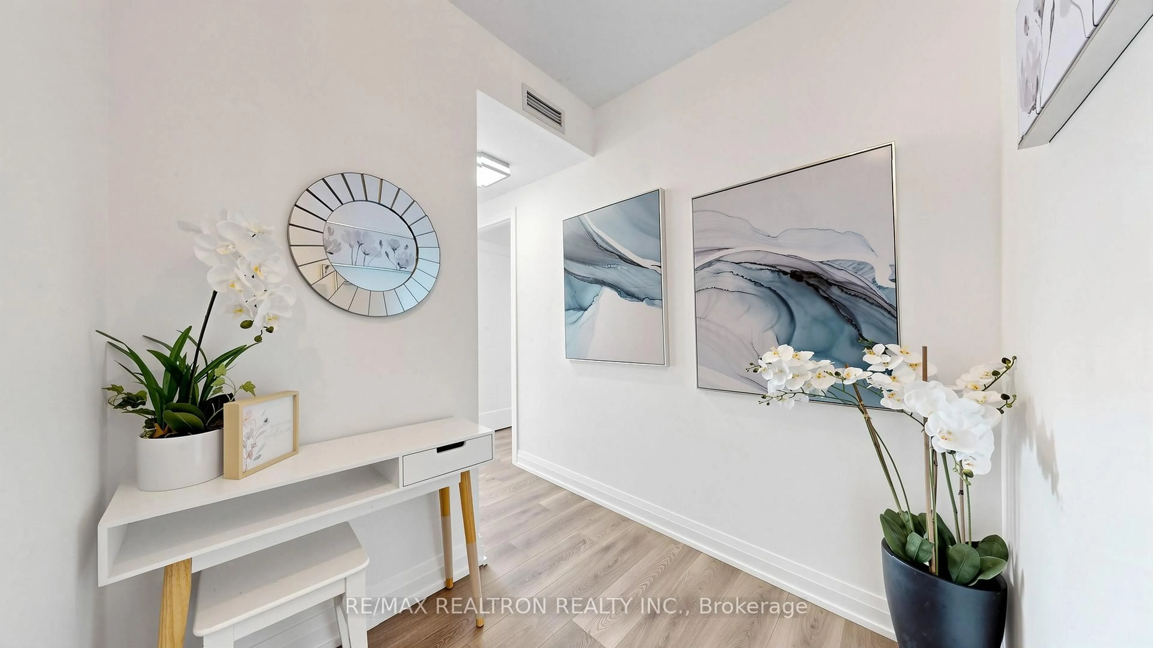 Indoor entryway for 2 Anndale Dr #1602, Toronto Ontario M2N 0G5