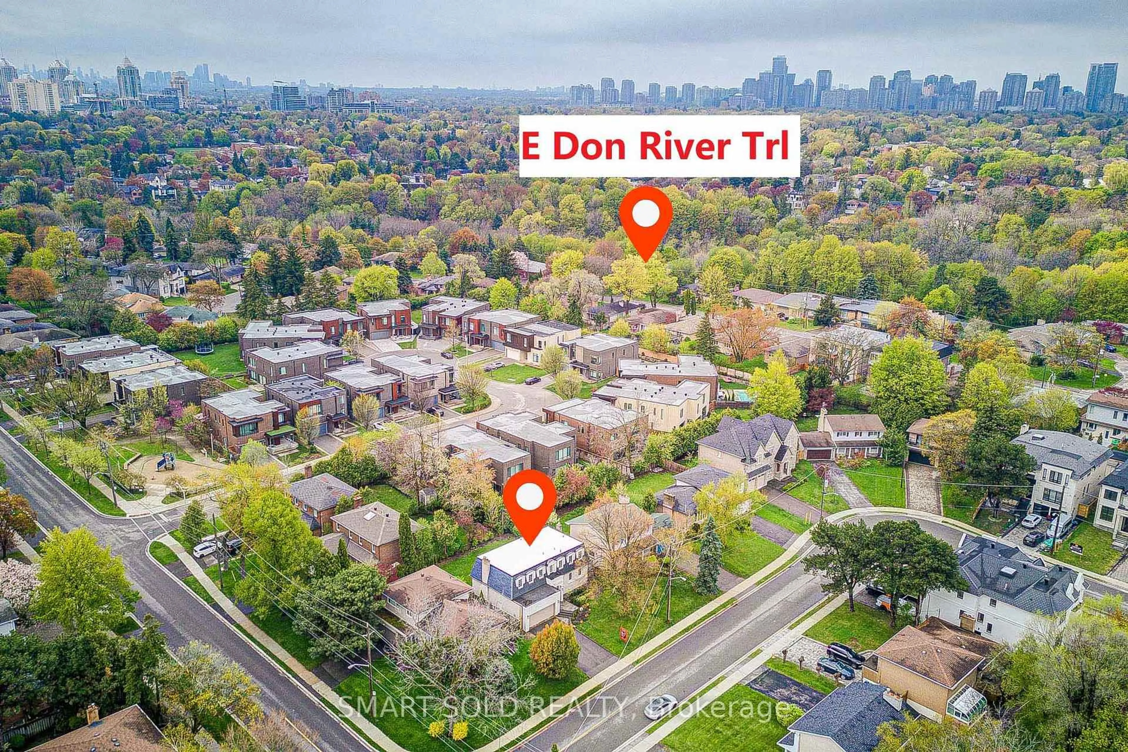 A pic from outside/outdoor area/front of a property/back of a property/a pic from drone, street for 4 Knollview Cres, Toronto Ontario M2K 2E1