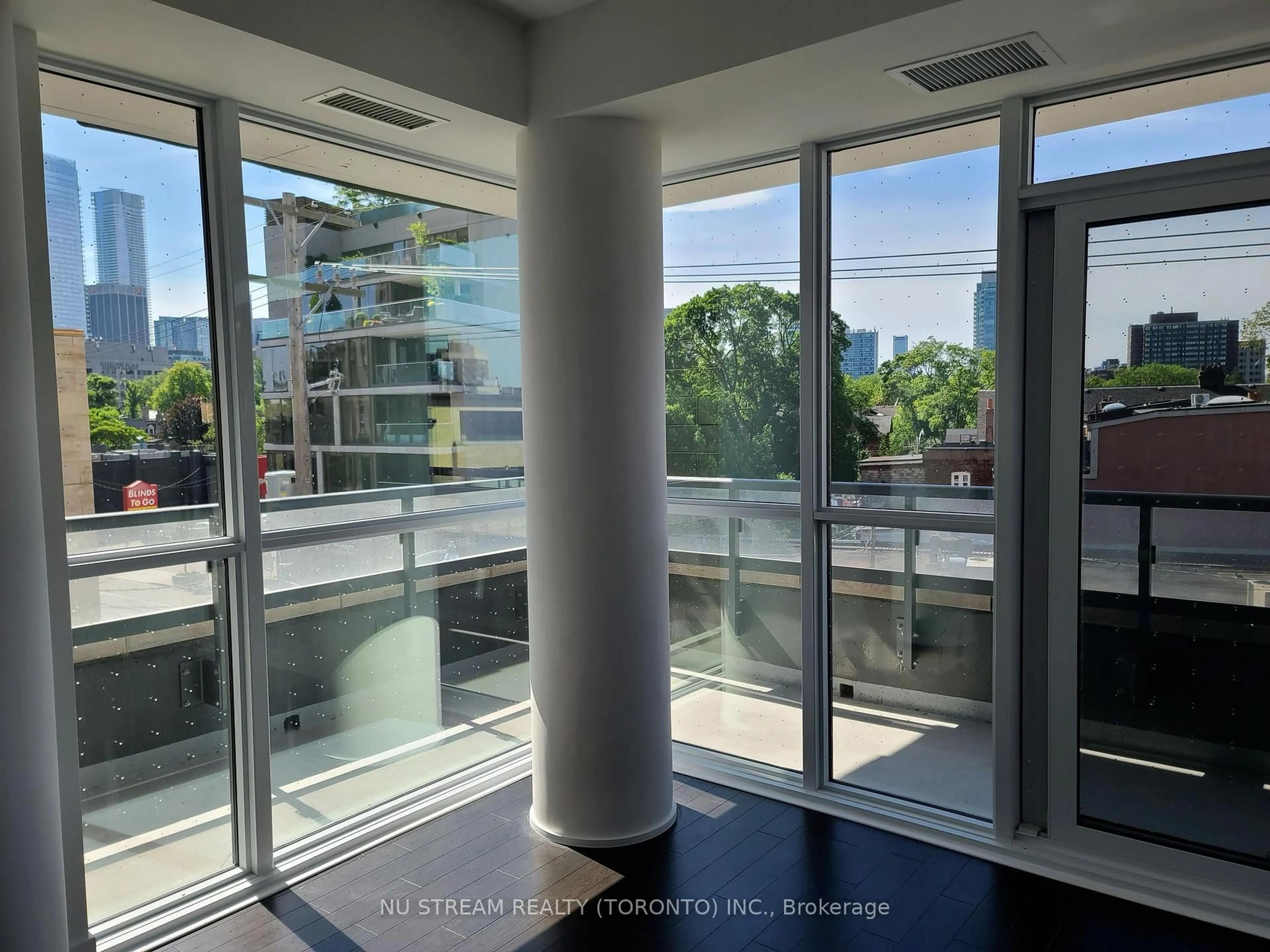 Indoor foyer for 181 Bedford Rd #307, Toronto Ontario M5R 0C2