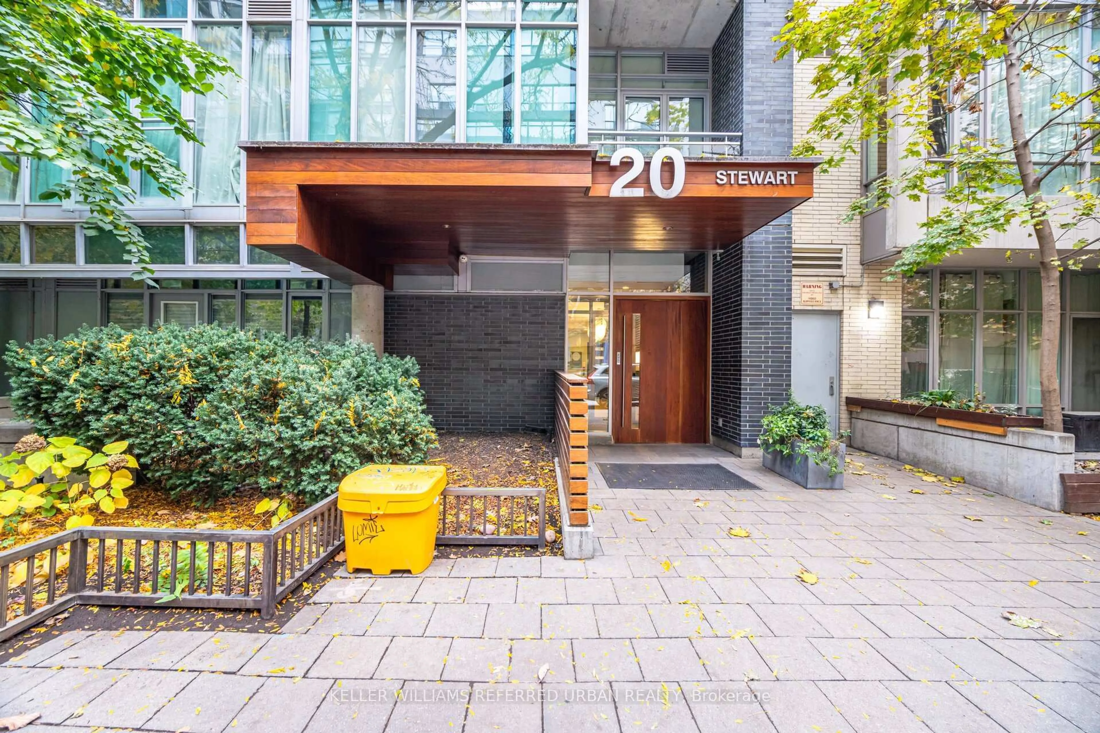 Indoor foyer for 20 Stewart St #103, Toronto Ontario M5V 1H6