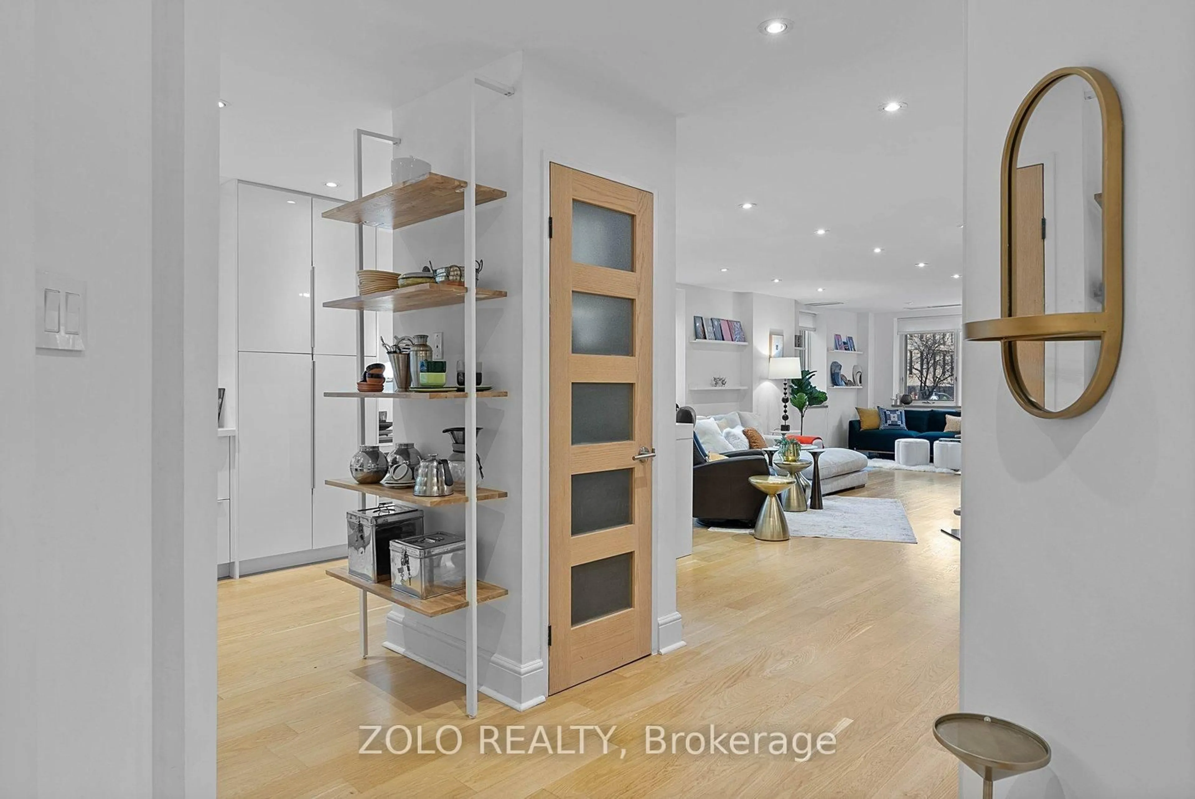 Indoor entryway for 55 Lombard St #302, Toronto Ontario M5C 2R7