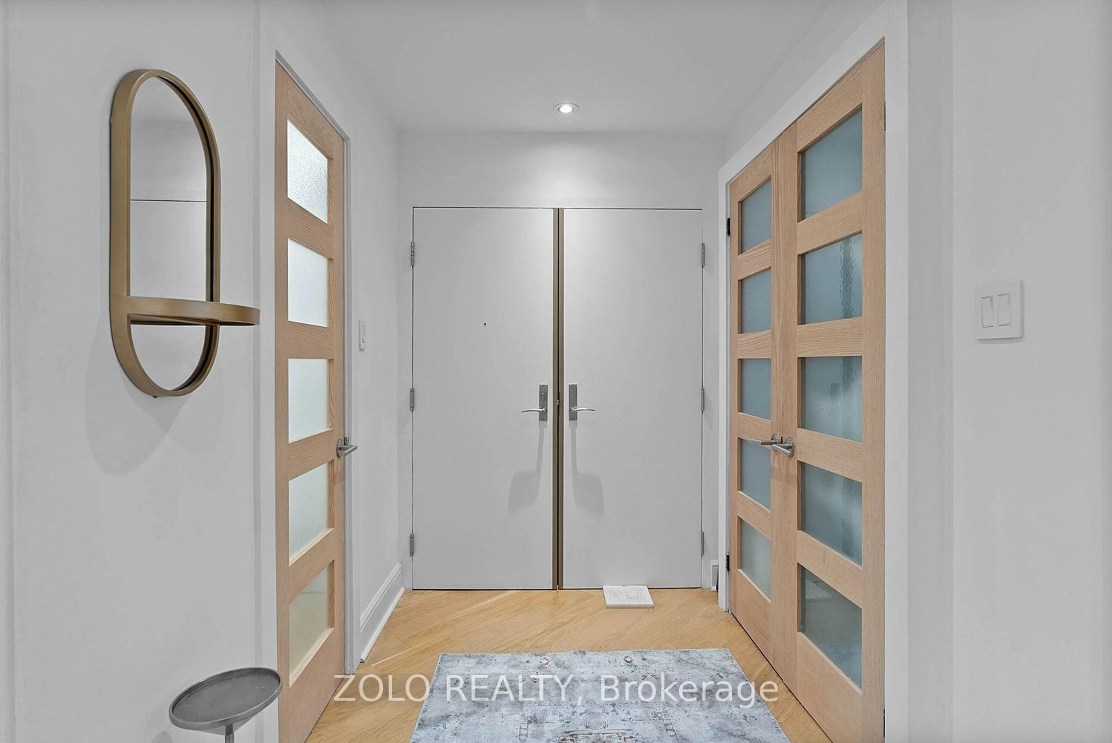 Indoor entryway for 55 Lombard St #302, Toronto Ontario M5C 2R7