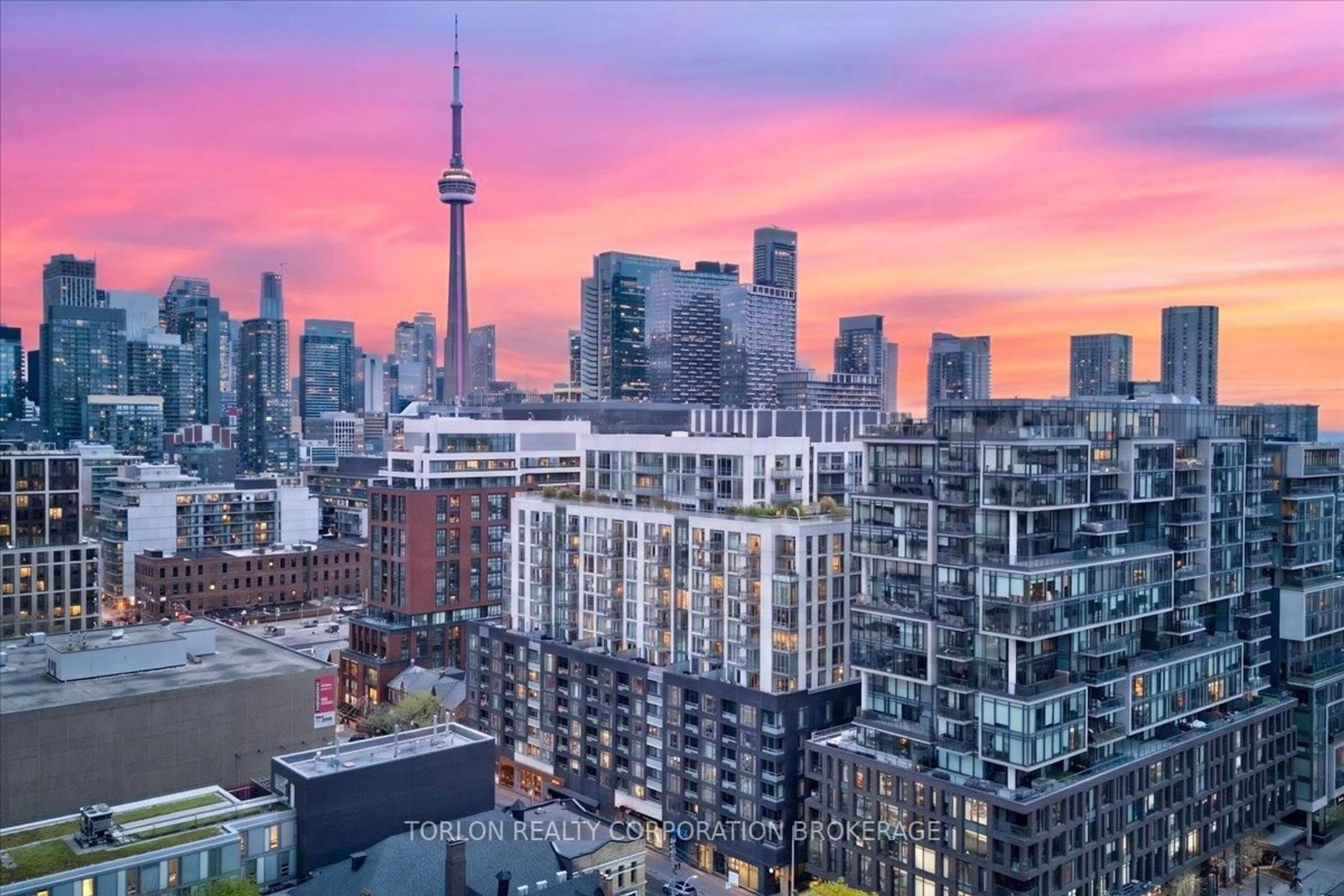 A pic from outside/outdoor area/front of a property/back of a property/a pic from drone, city buildings view from balcony for 525 Adelaide St #1632, Toronto Ontario M5V 0N7