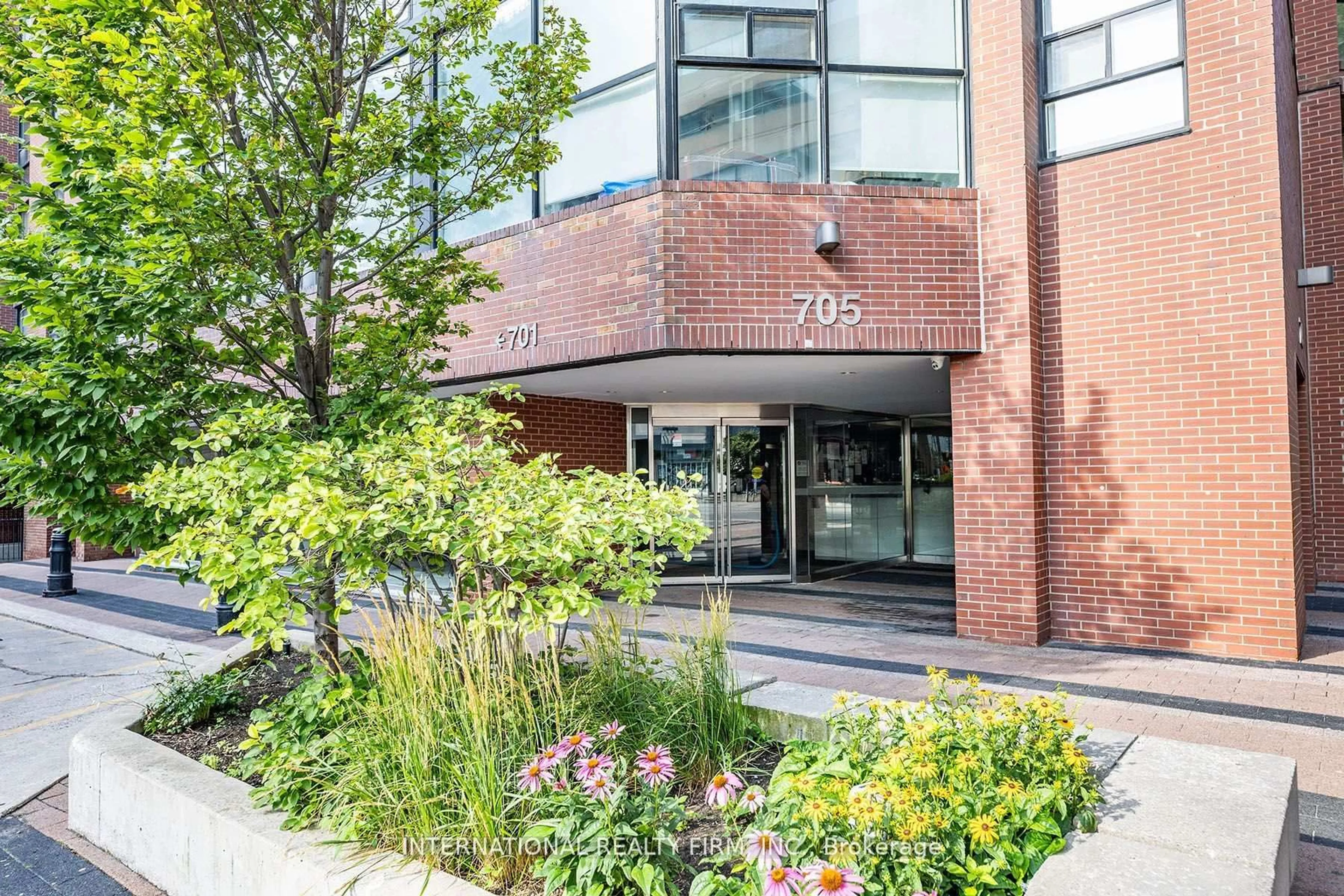 Indoor foyer for 705 KING STR. 215 St #215, Toronto Ontario M5V 2W8