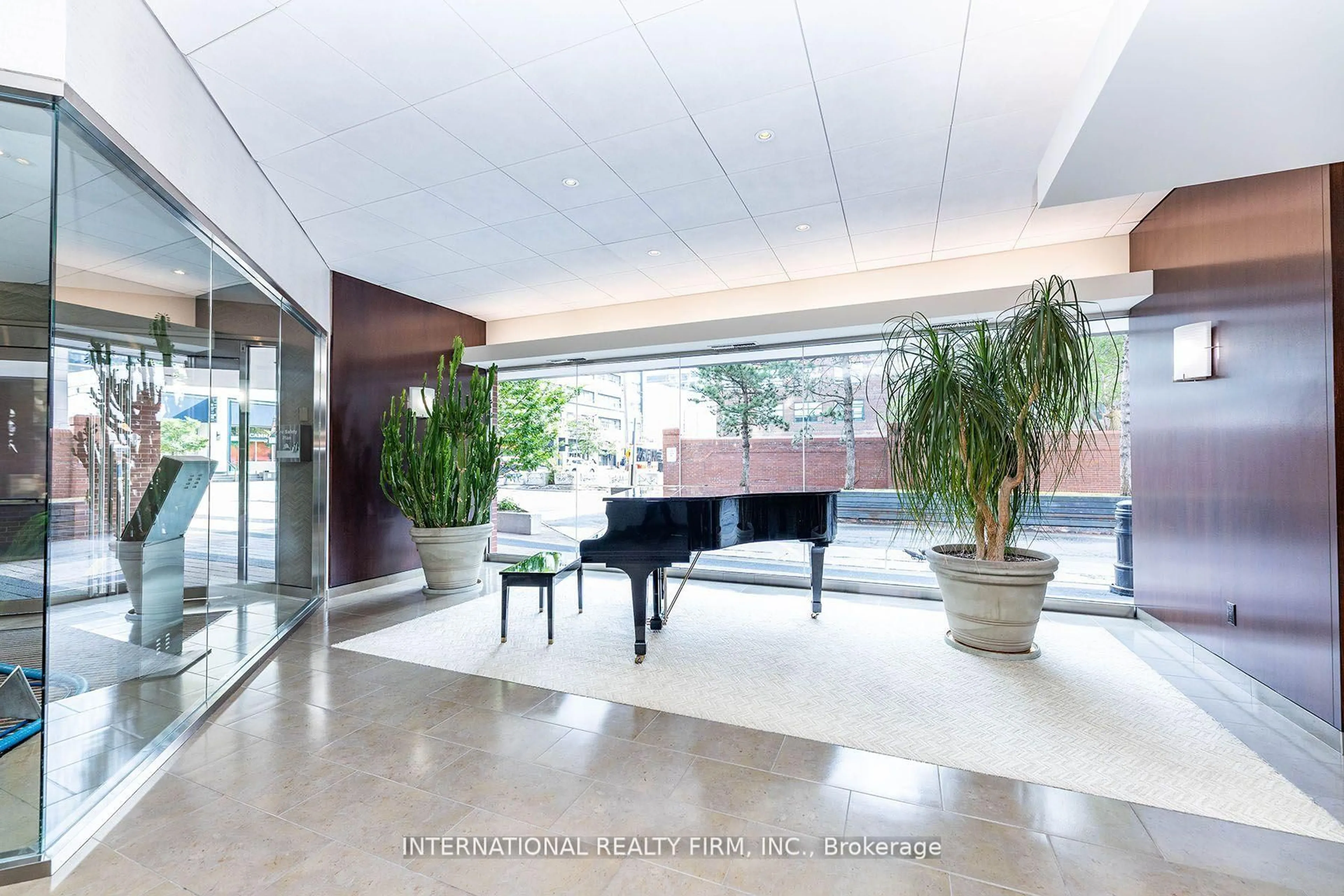 Indoor foyer for 705 KING STR. 215 St #215, Toronto Ontario M5V 2W8