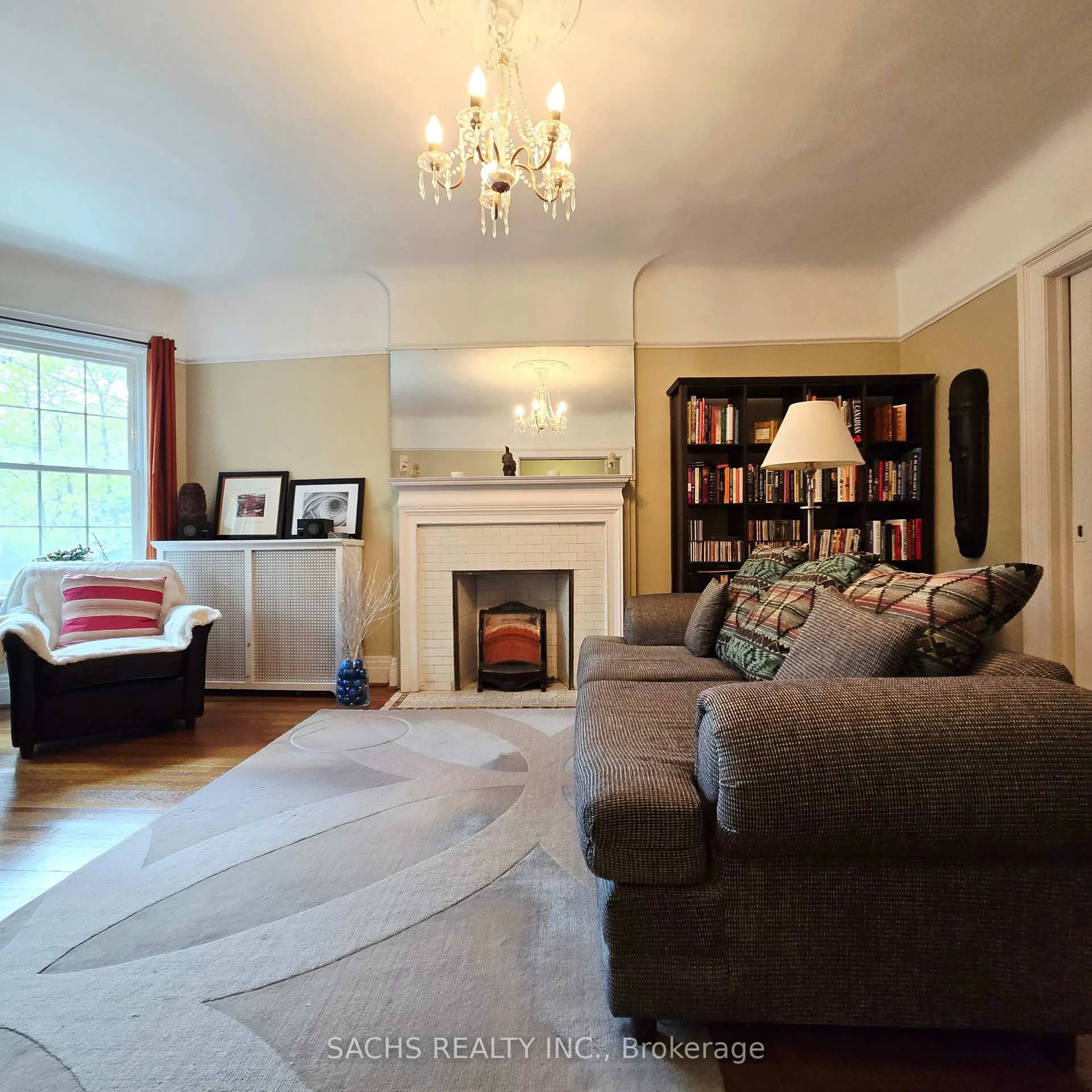 Living room with furniture, unknown for 20 Dalton Rd, Toronto Ontario M5R 2Y7
