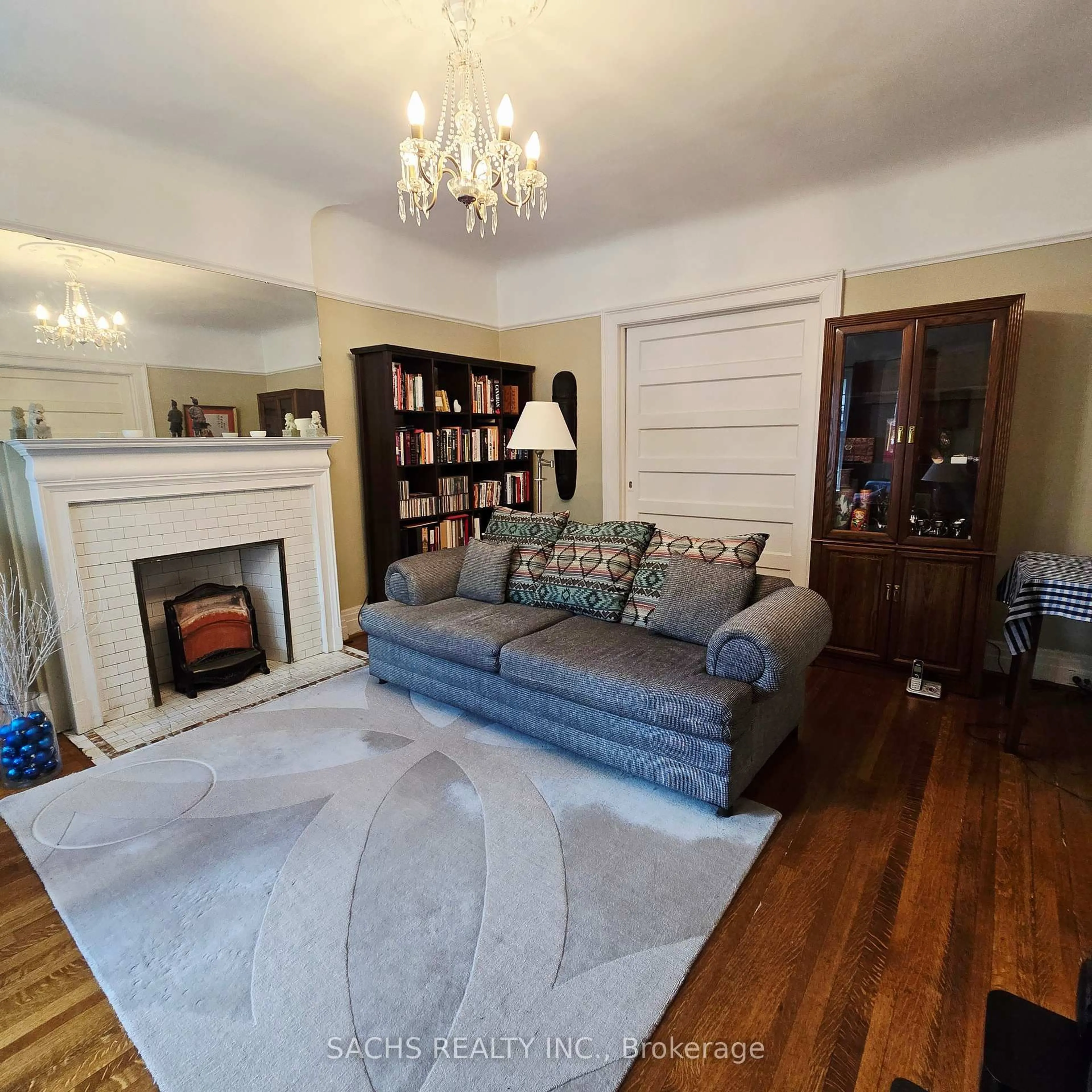 Living room with furniture, unknown for 20 Dalton Rd, Toronto Ontario M5R 2Y7