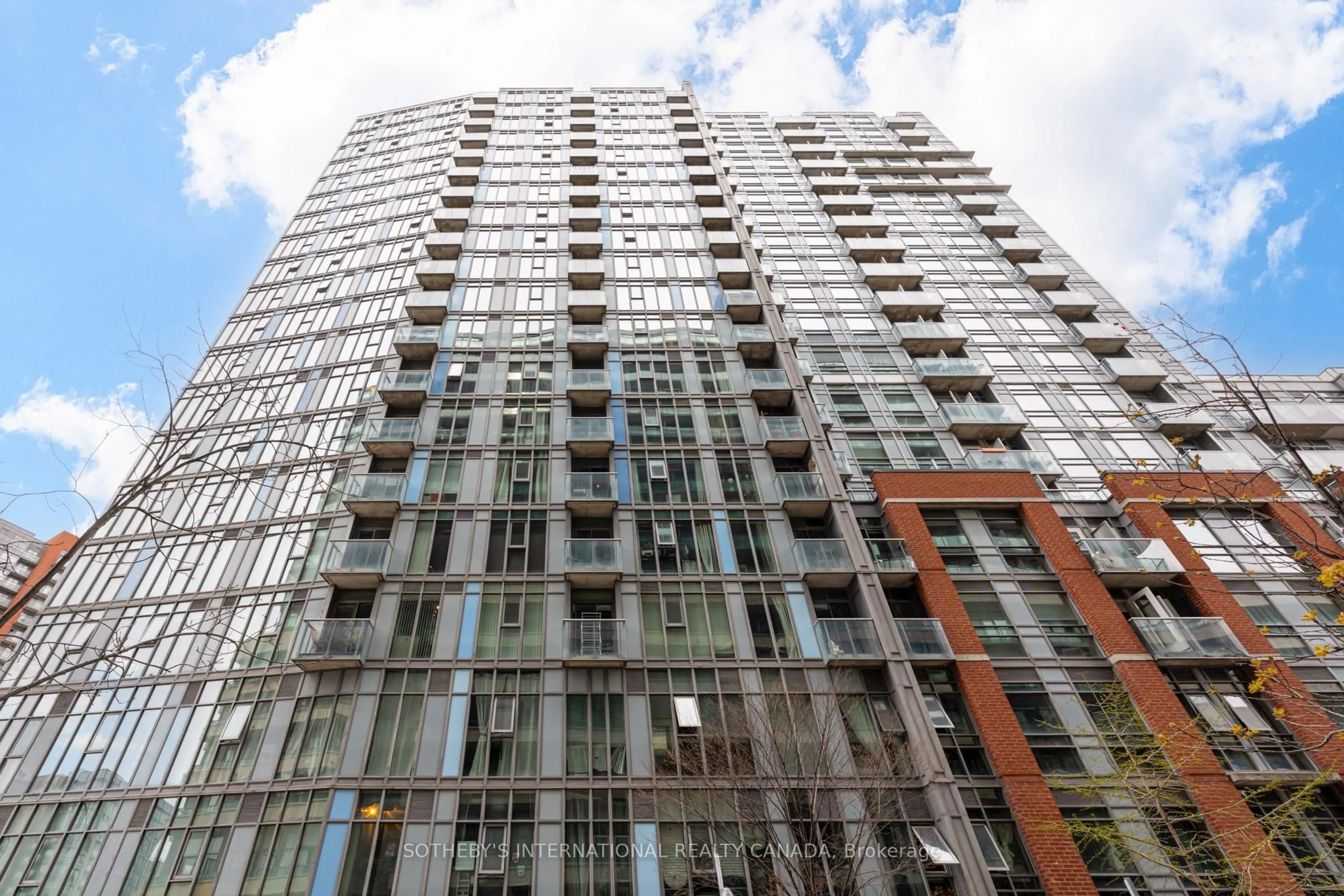 Indoor foyer for 150 Sudbury St #916, Toronto Ontario M6J 3S8