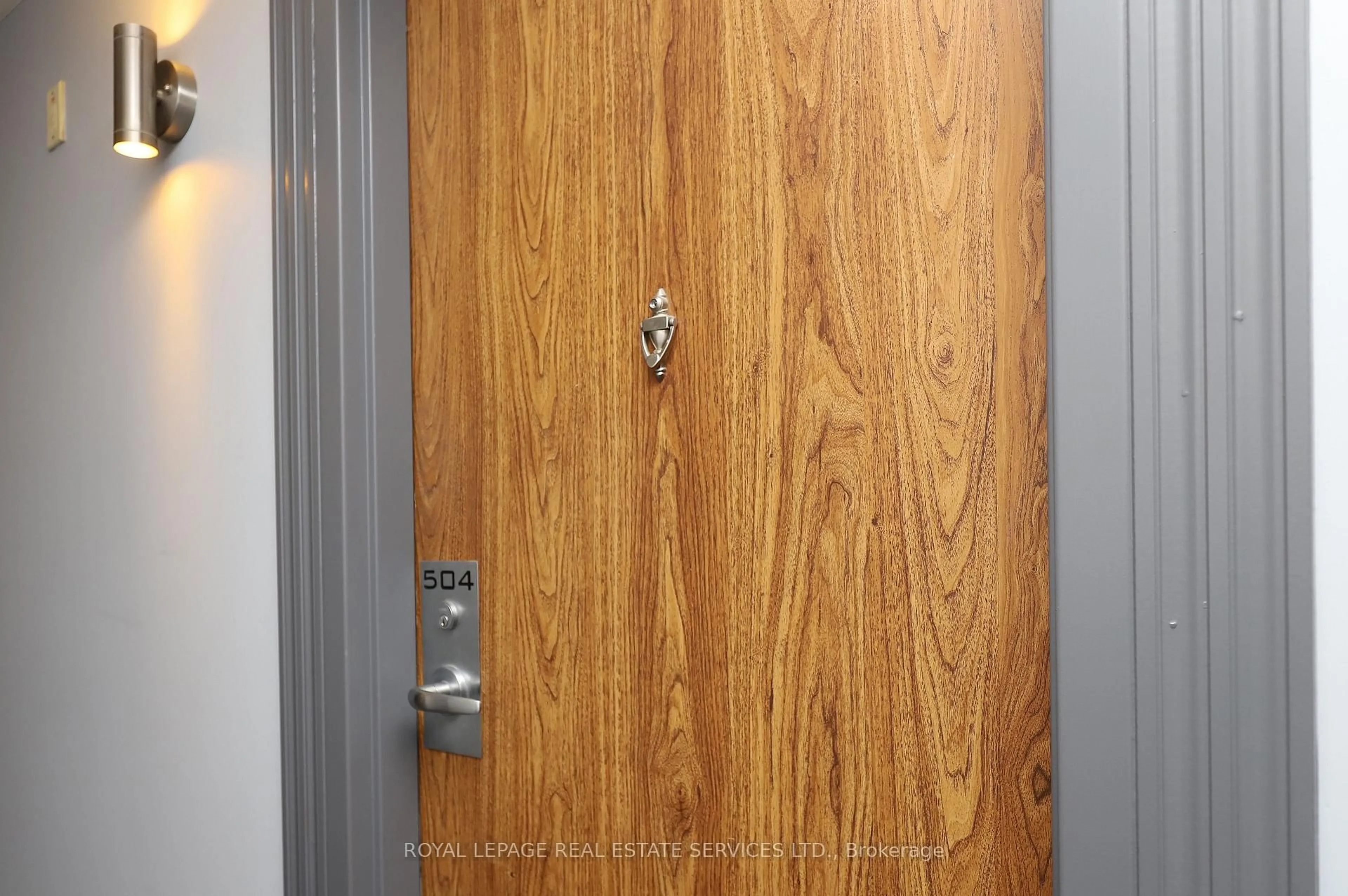 Indoor entryway for 105 Victoria St #504, Toronto Ontario M5C 3B4