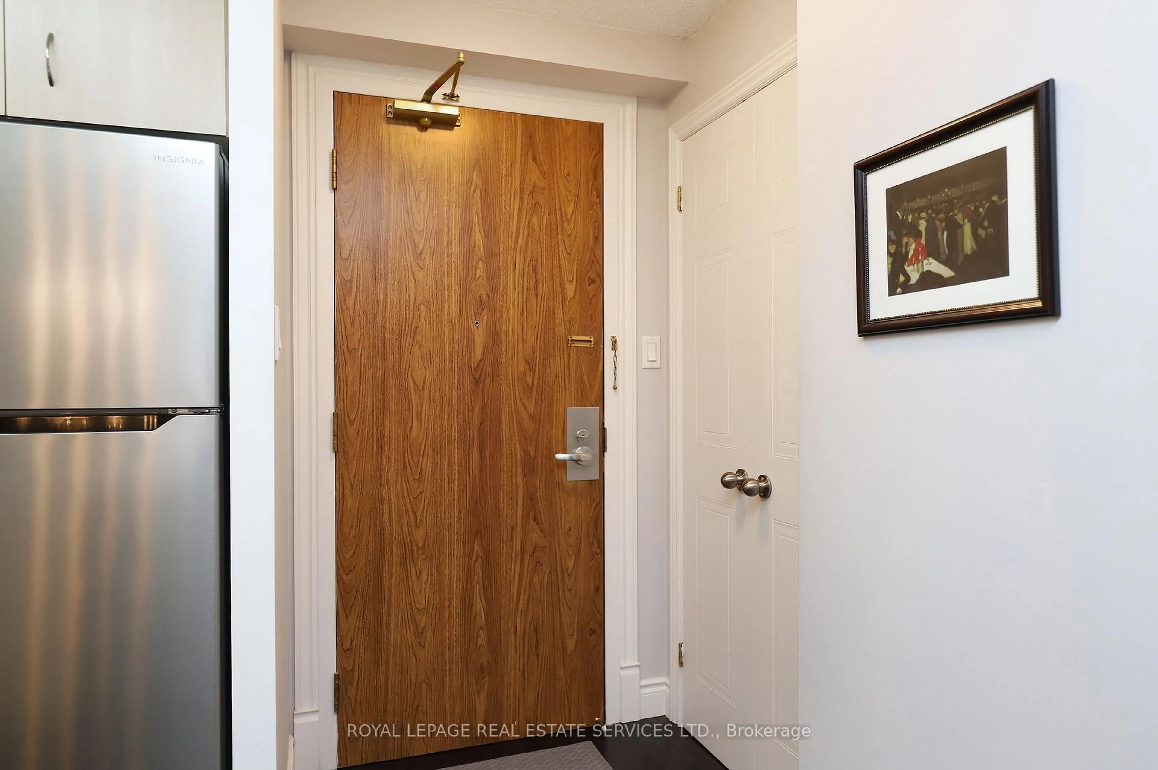 Indoor foyer for 105 Victoria St #504, Toronto Ontario M5C 3B4