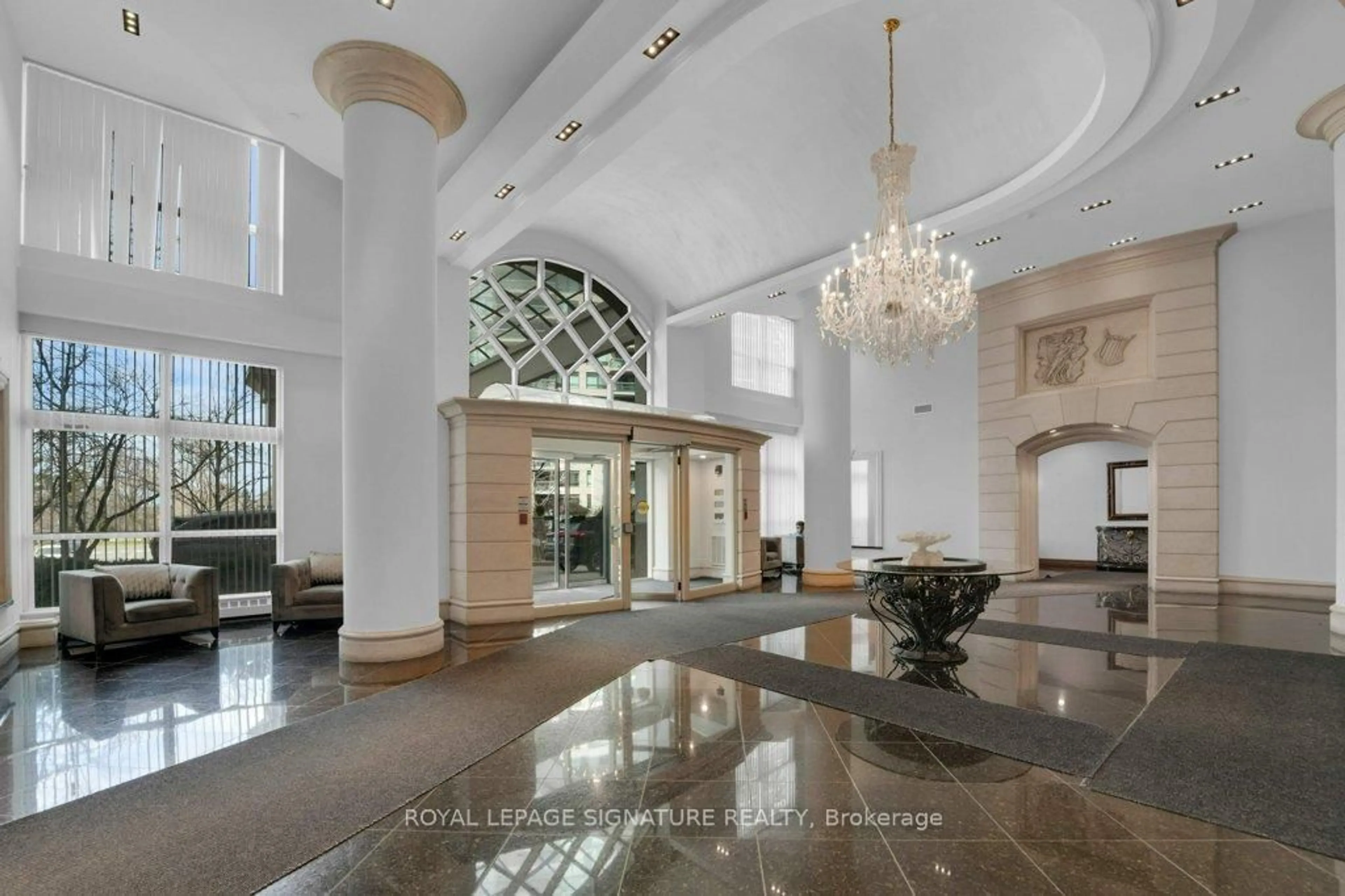 Indoor foyer for 23 Lorraine Dr #717, Toronto Ontario M2N 6Z6