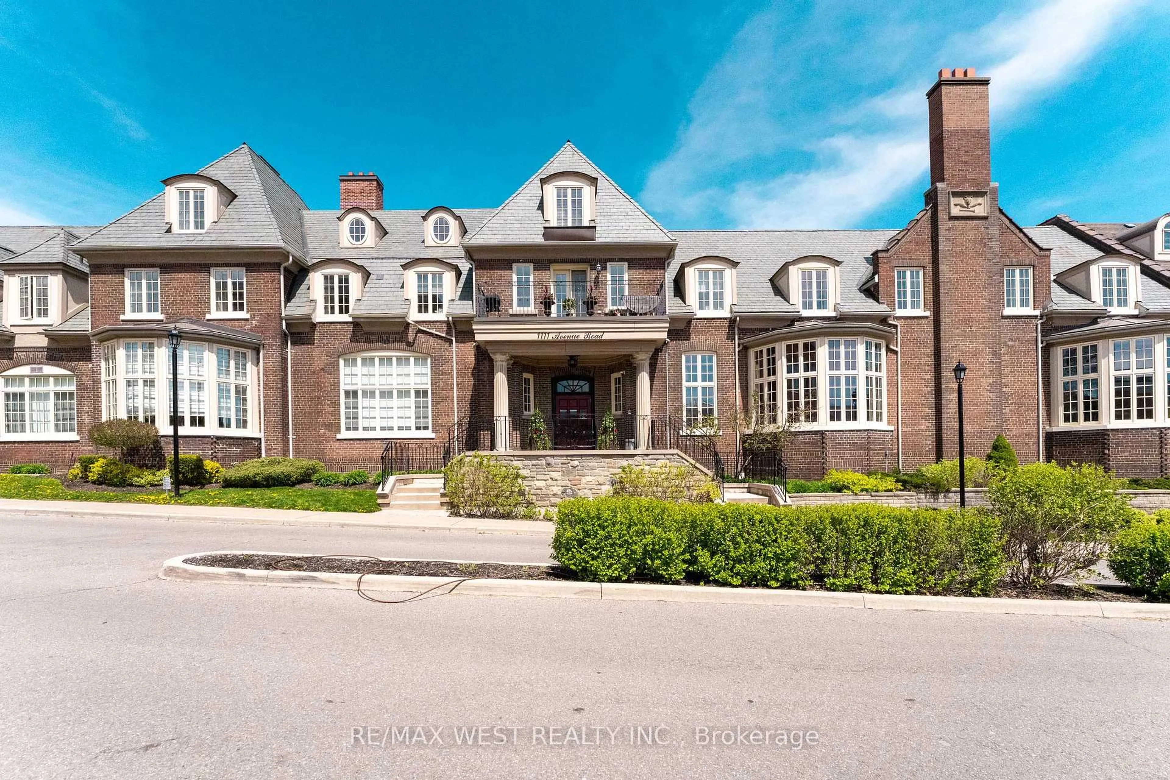 Home with brick exterior material, street for 1111 Avenue Rd #208, Toronto Ontario M5N 3B2