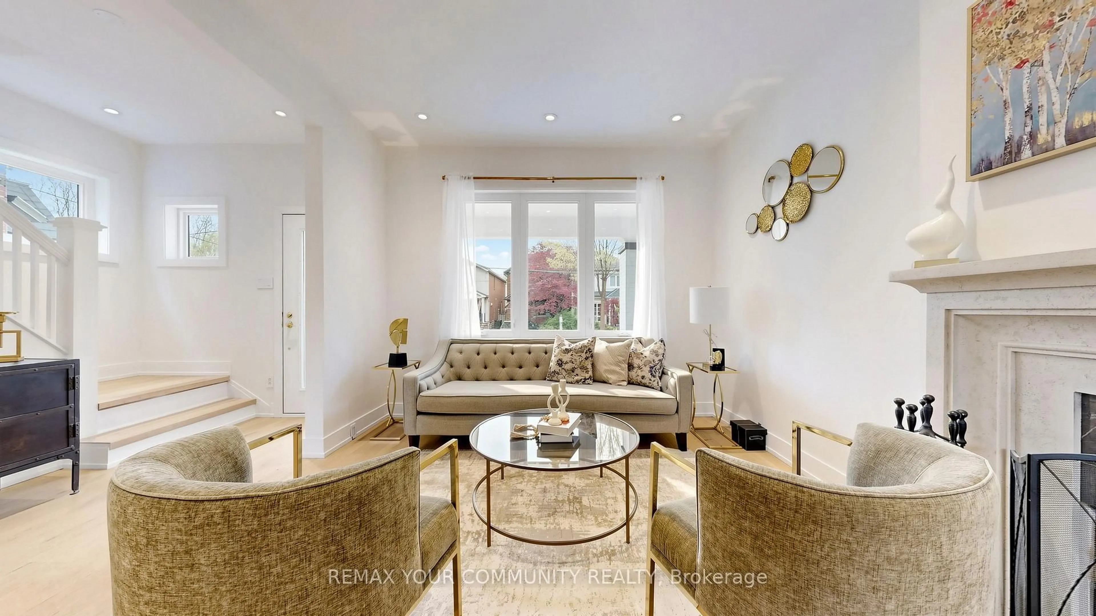 Living room with furniture, unknown for 70 Cranbrooke Ave, Toronto Ontario M5M 1M4