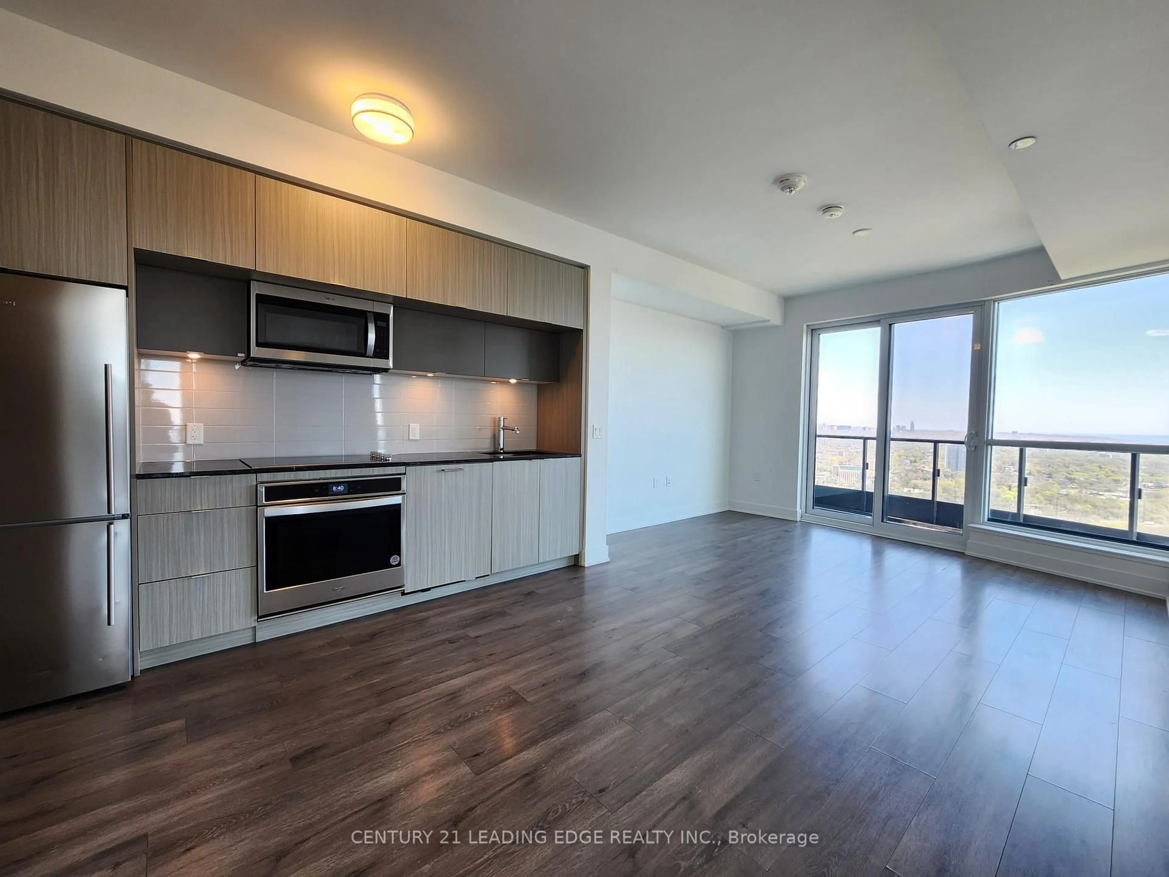Open concept kitchen, wood/laminate floor for 585 Bloor St #3418, Toronto Ontario M4W 0B3