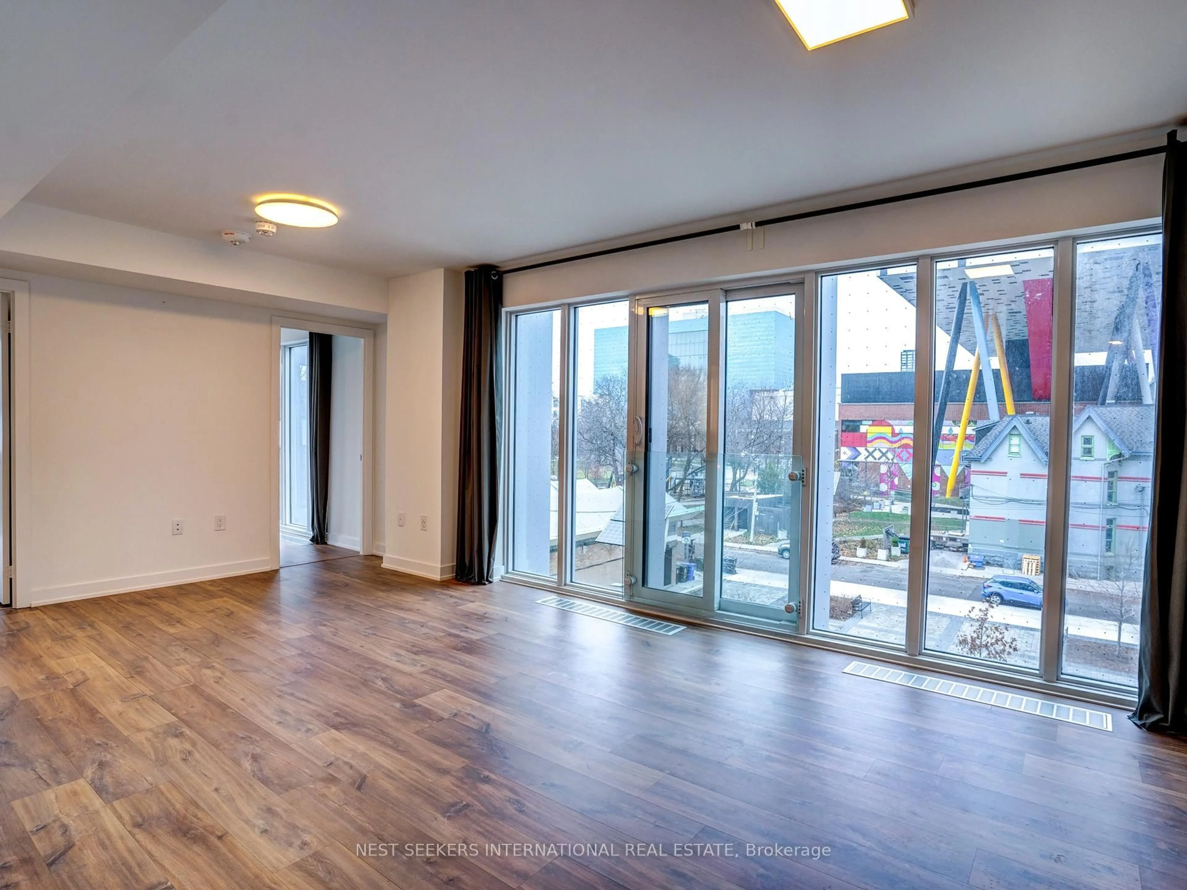 Unknown for 50 McCaul St #404, Toronto Ontario M5T 1V9