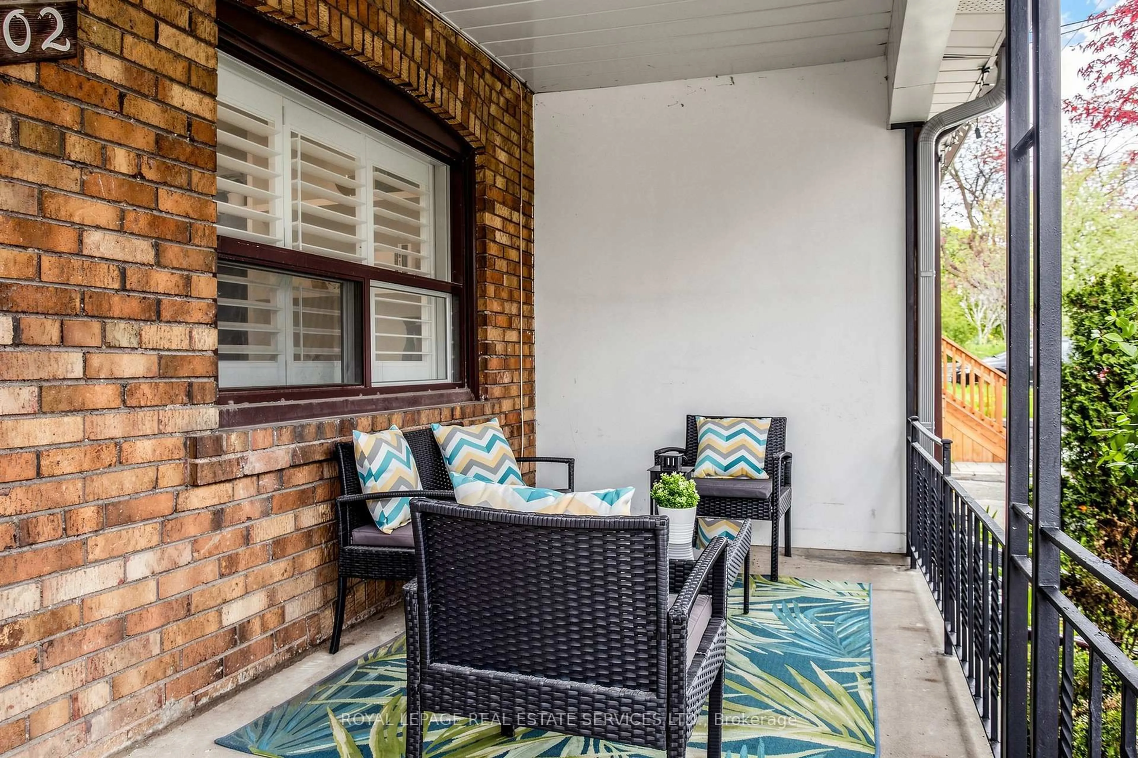 Patio, street for 102 Roseneath Gdns, Toronto Ontario M6C 3X6