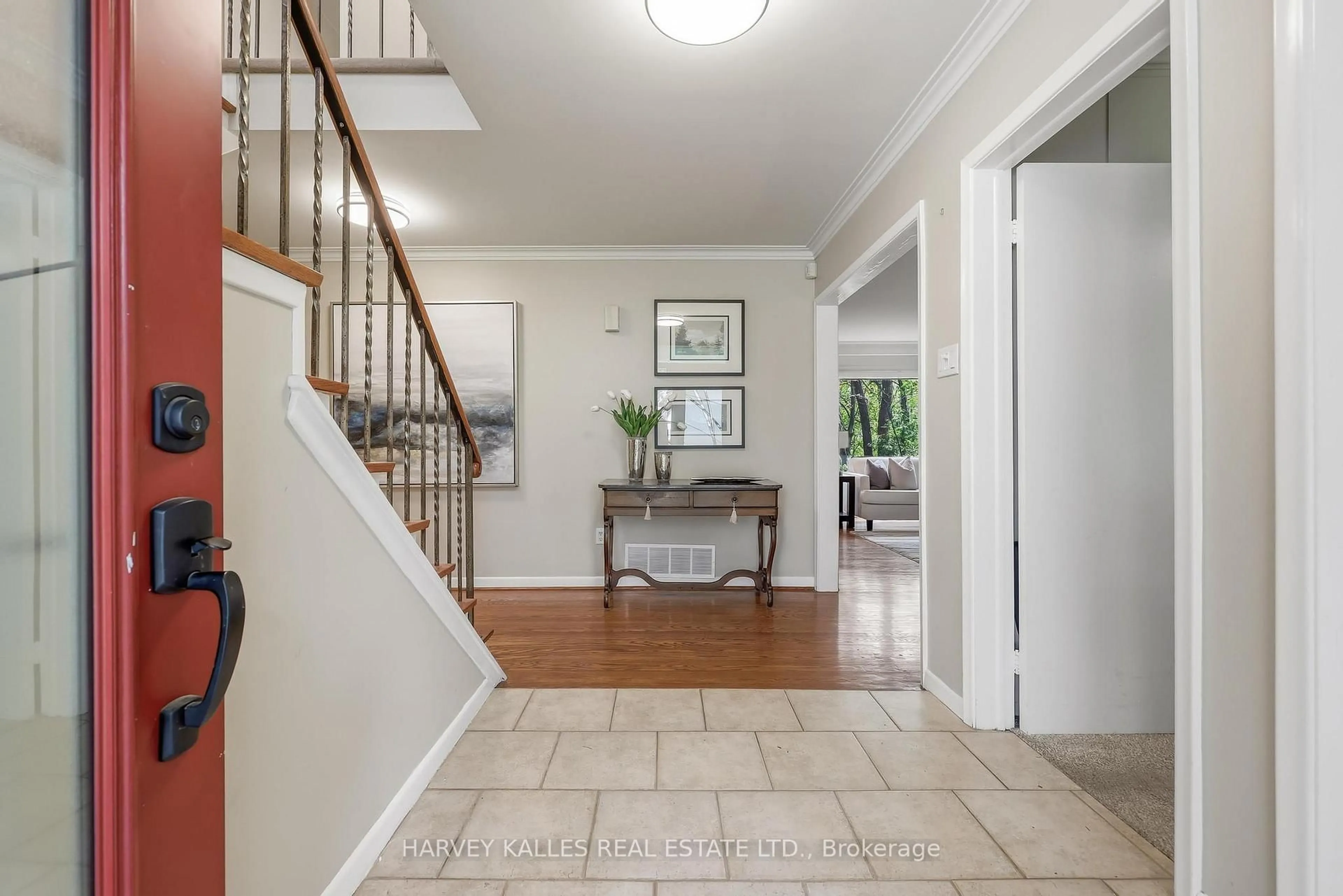 Indoor entryway for 29 Warlock Cres, Toronto Ontario M2K 2H8