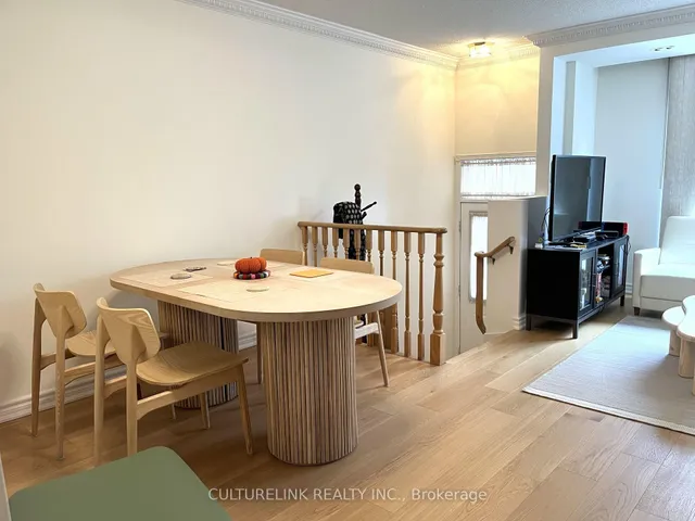 28 Sommerset Way #1502, Toronto 4