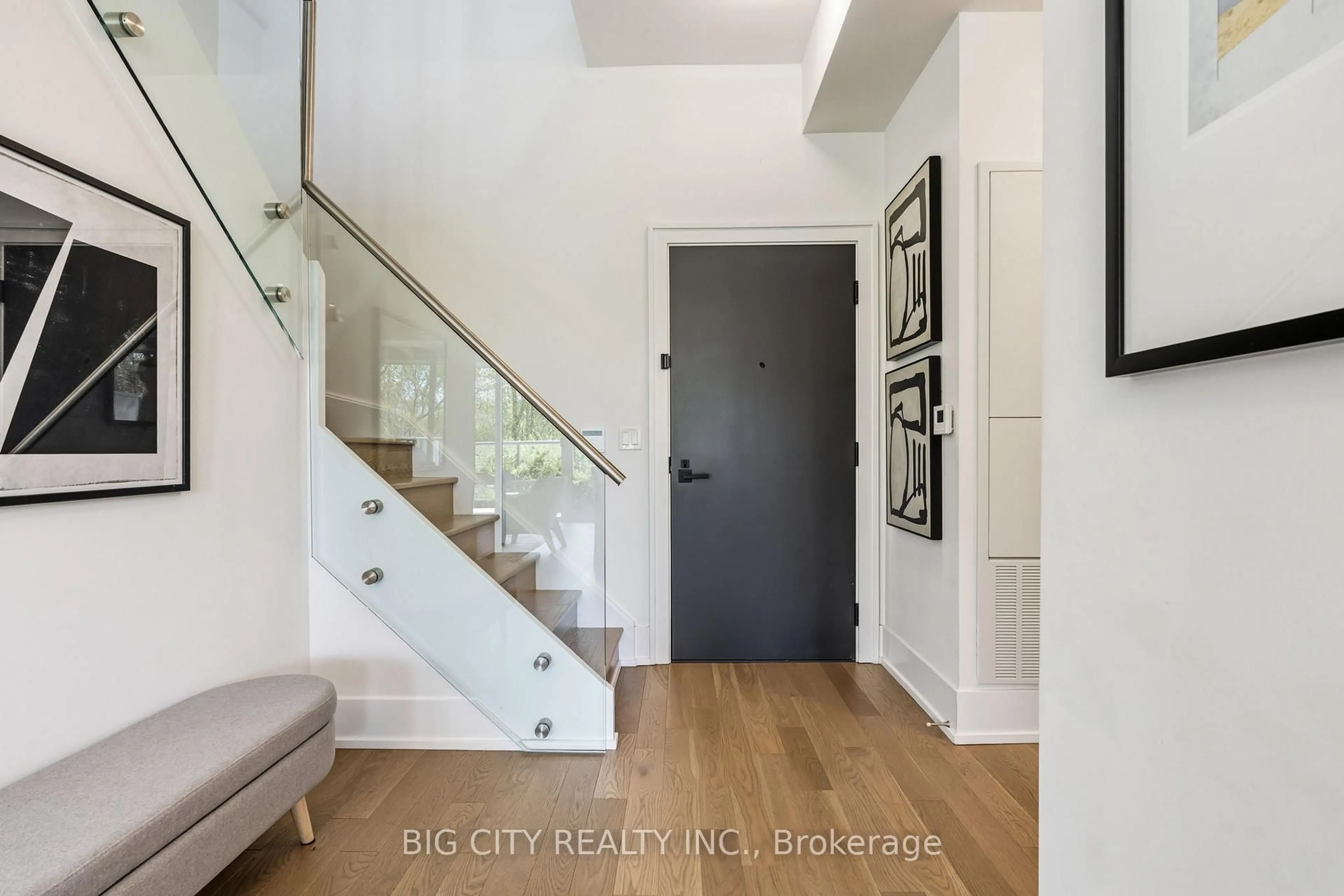 Indoor entryway for 25 Adra Grado Way #123, Toronto Ontario M2J 4L1