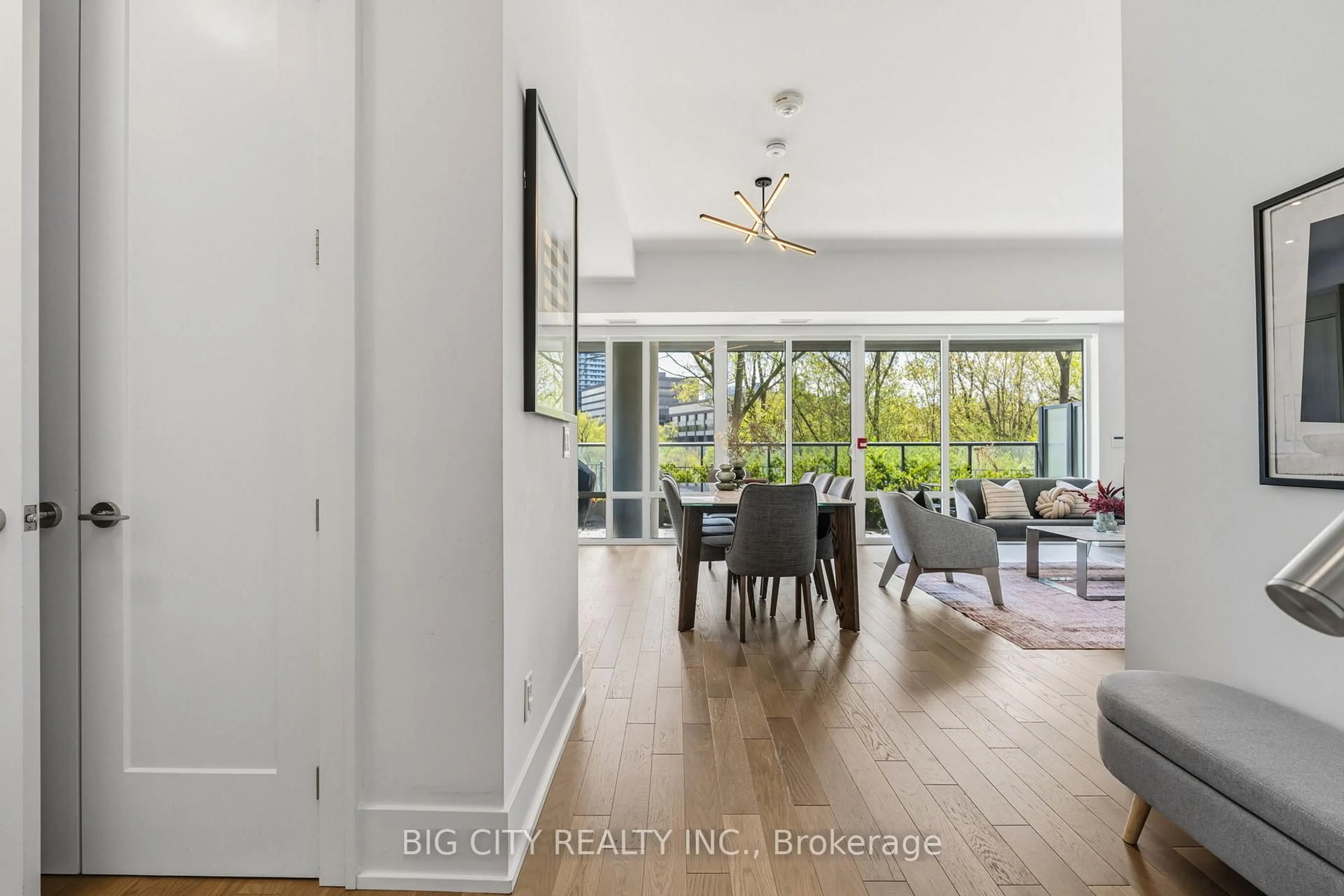 Indoor entryway for 25 Adra Grado Way #123, Toronto Ontario M2J 4L1