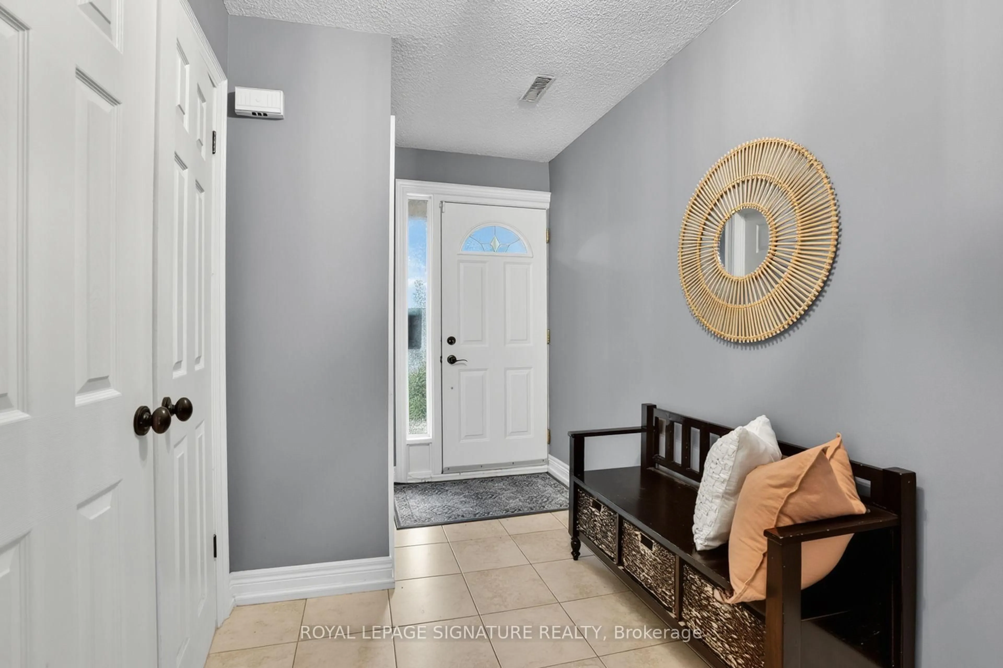 Indoor entryway for 53 Poets Walk Way, Toronto Ontario M2J 4V2